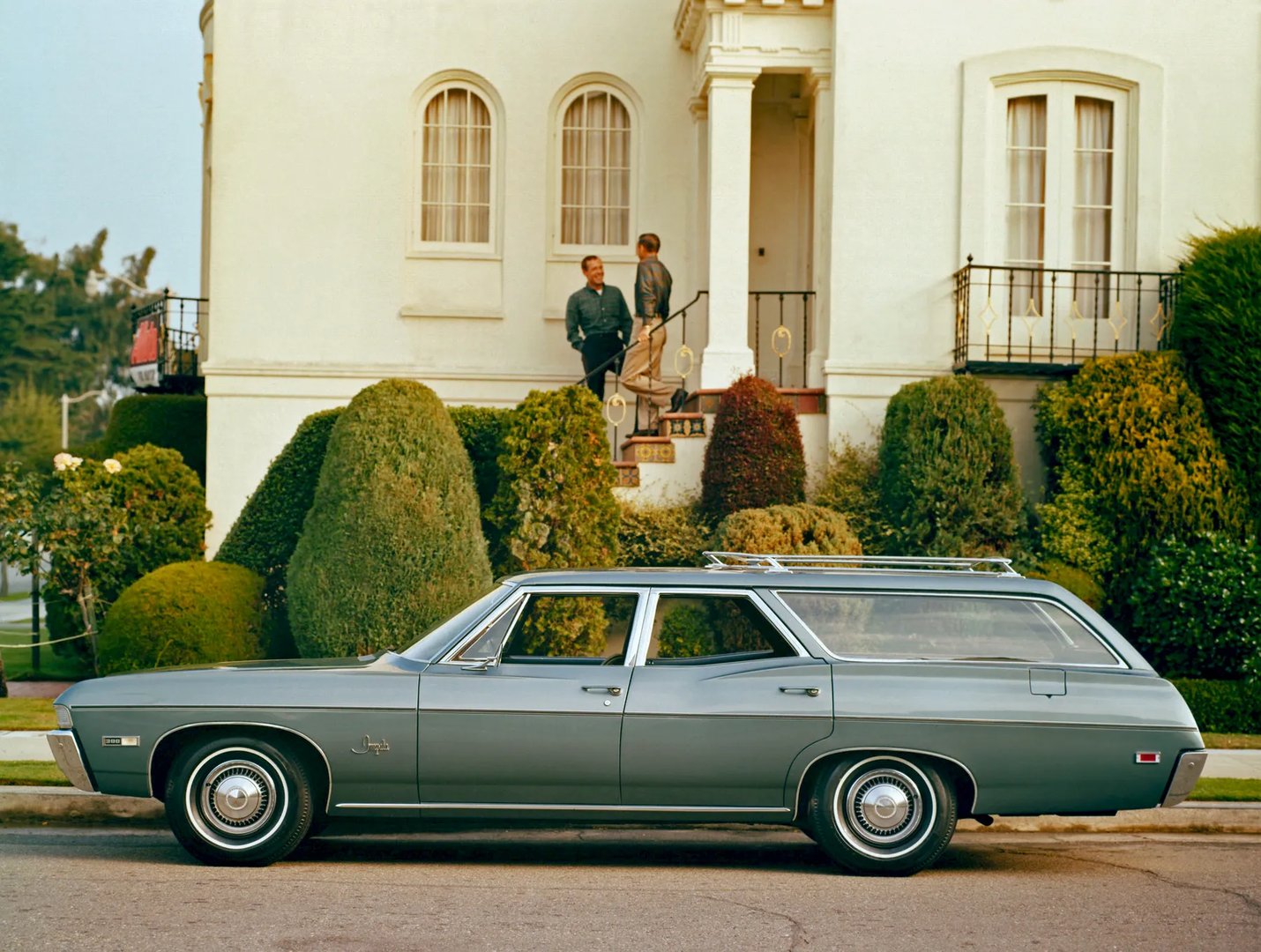 Chevrolet_Impala_4_generation__Estate_5-door__1.jpg