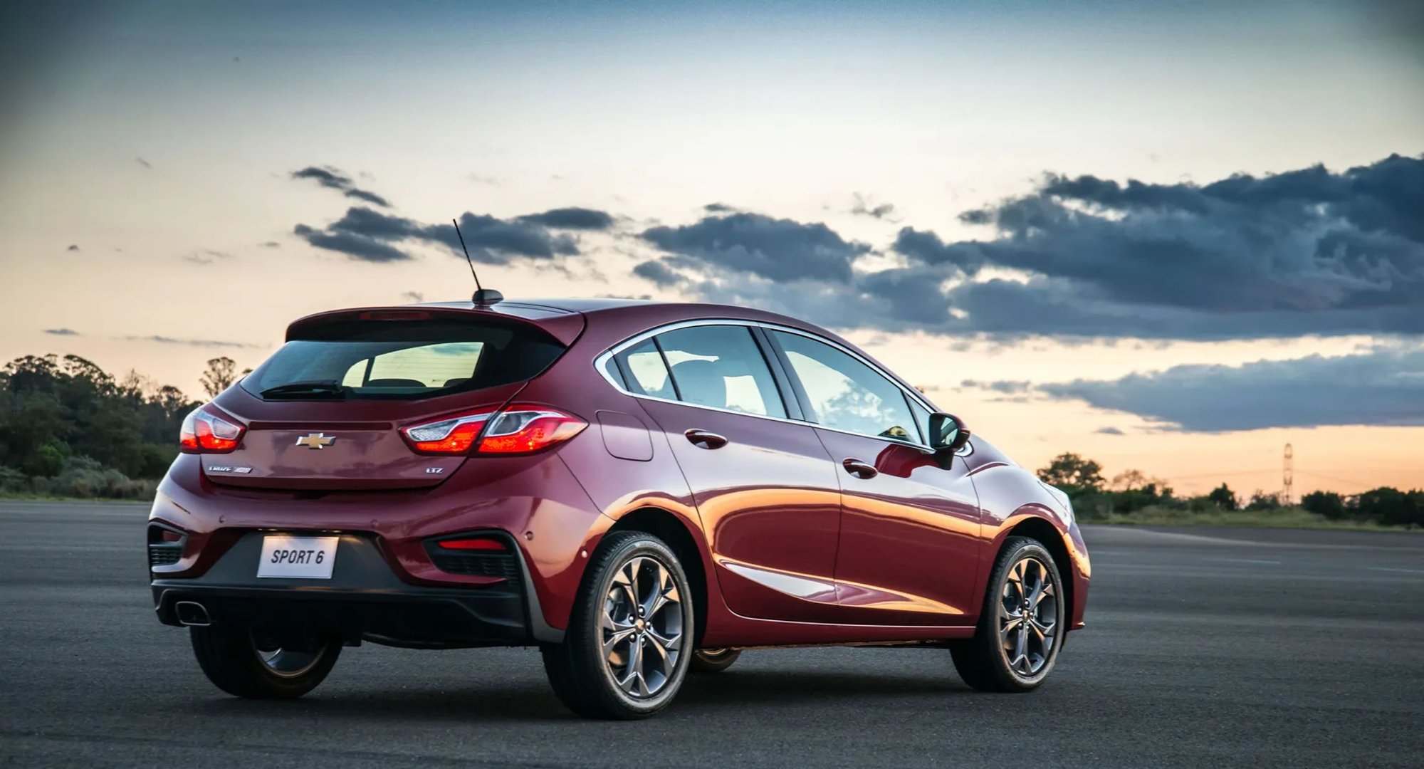 Chevrolet_Cruze_2_generation__Hatchback_5-door__8.jpg
