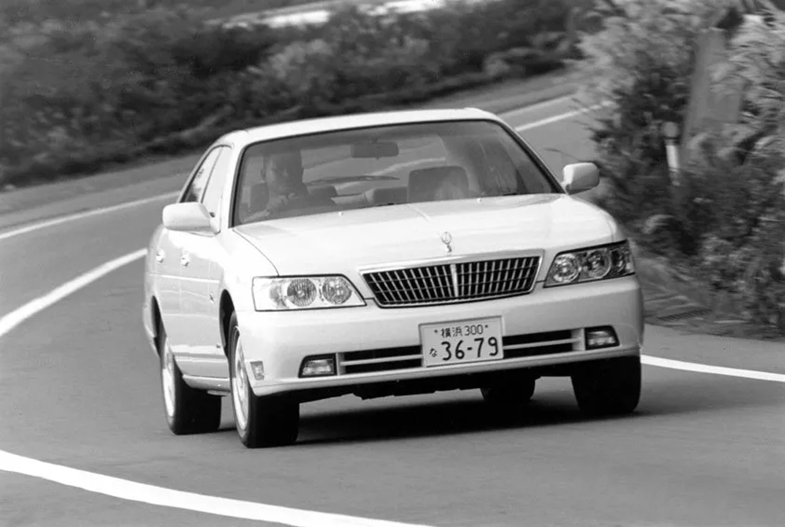 Nissan_Laurel_8_generation__Sedan__5.jpg