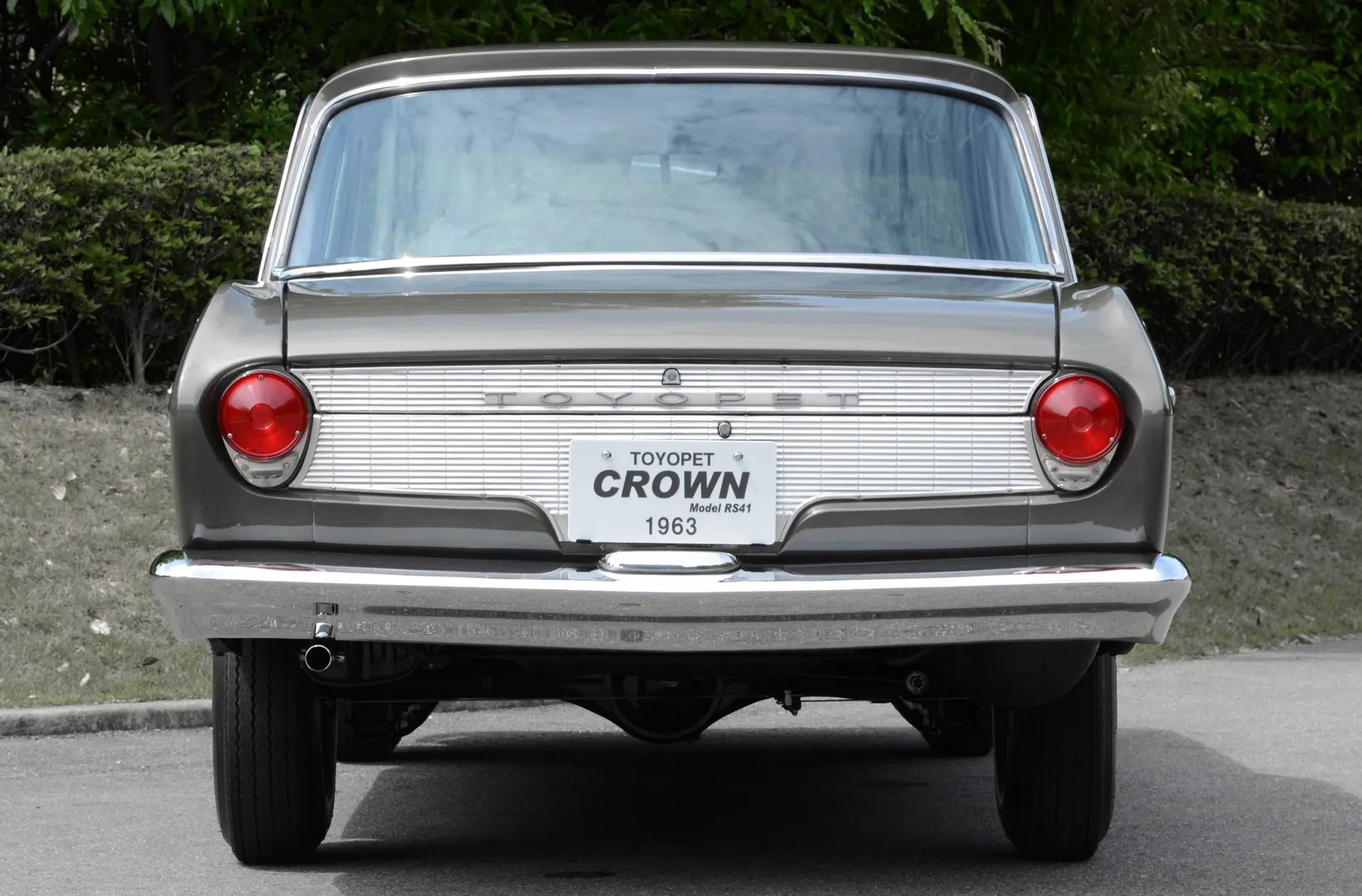 Toyota_Crown_2_generation__Sedan__5.jpg