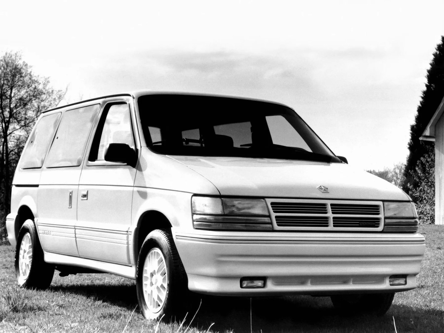 Dodge_Caravan_2_generation__Minivan__4.jpg