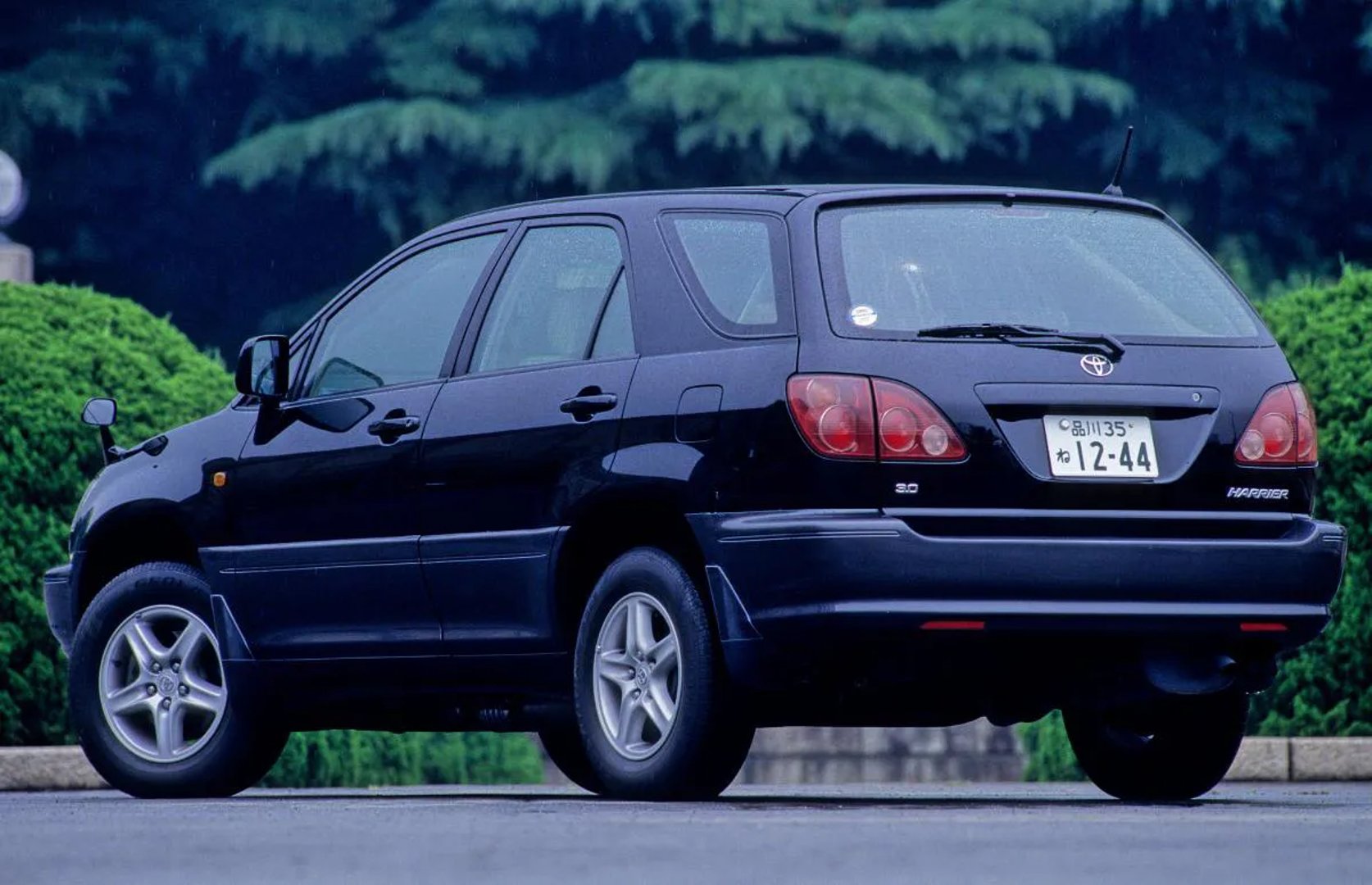 Toyota_Harrier_1_generation__SUV_5-doors__1.jpg