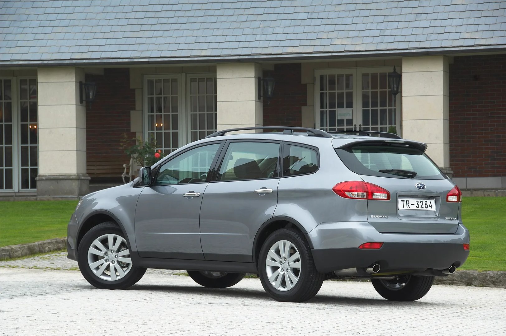 Subaru_Tribeca_1_generation_restyling__SUV_5-doors__4.jpg