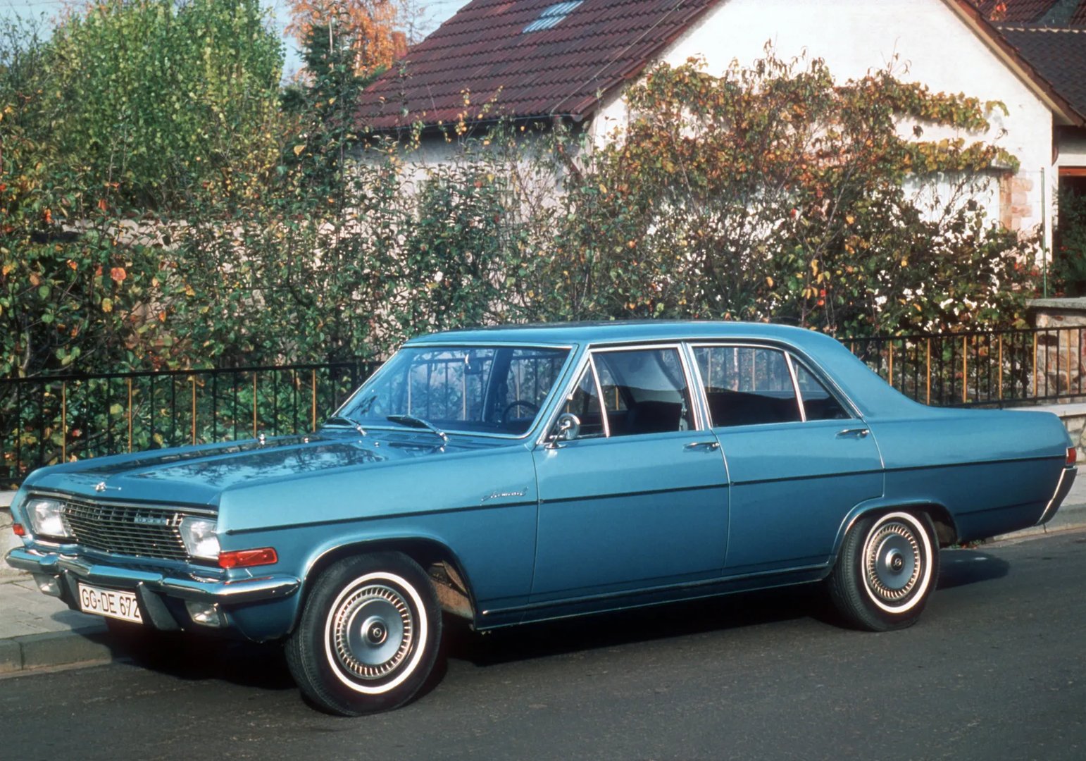 Opel_Admiral_2_generation__Sedan__2.jpg