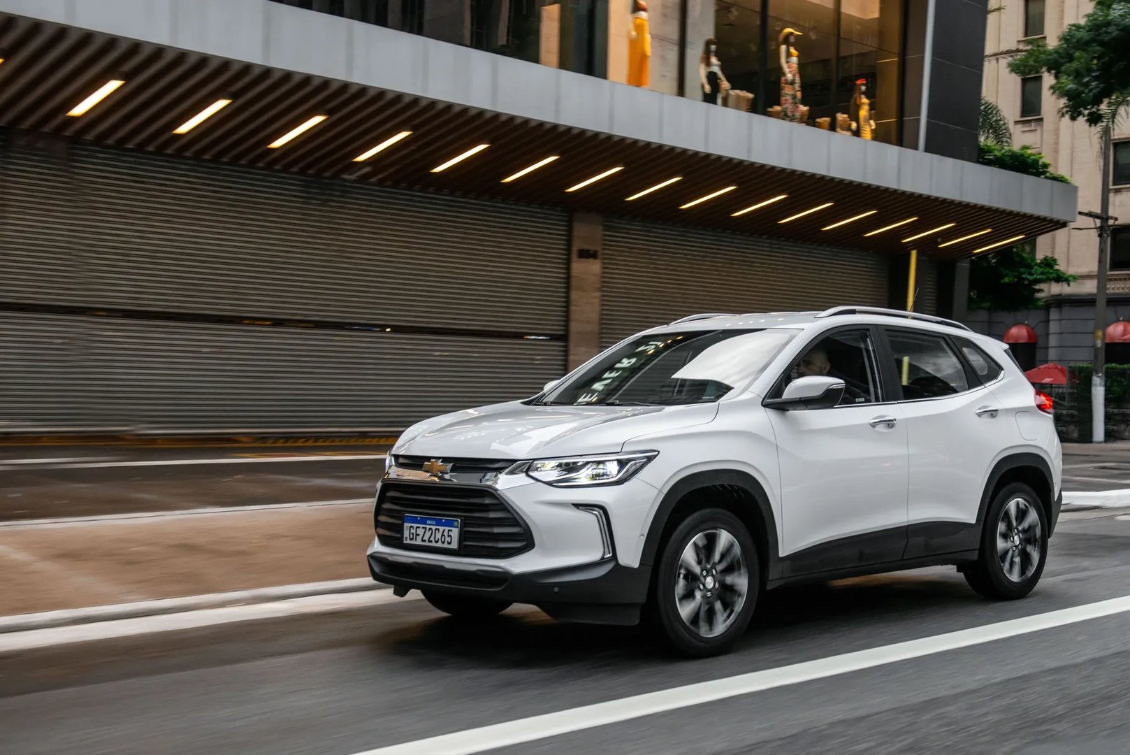Chevrolet_Tracker_4_generation__SUV_5-doors__2.jpg
