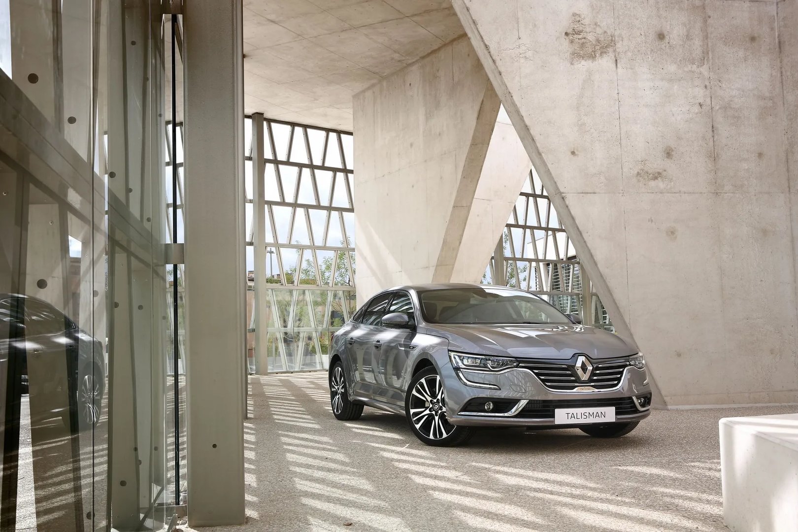Renault_Talisman_1_generation__Sedan__1.jpg