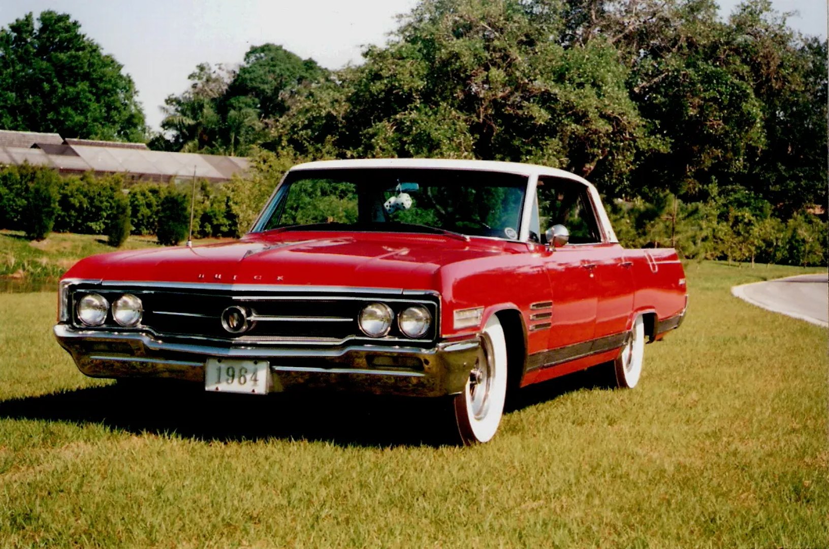 Buick_Wildcat_1_generation__Sedan_Hardtop__1.jpg