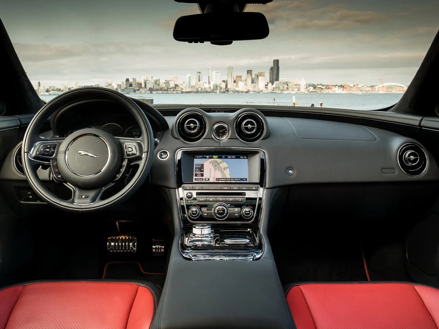Jaguar_XJR_4_generation__Sedan__13.jpg