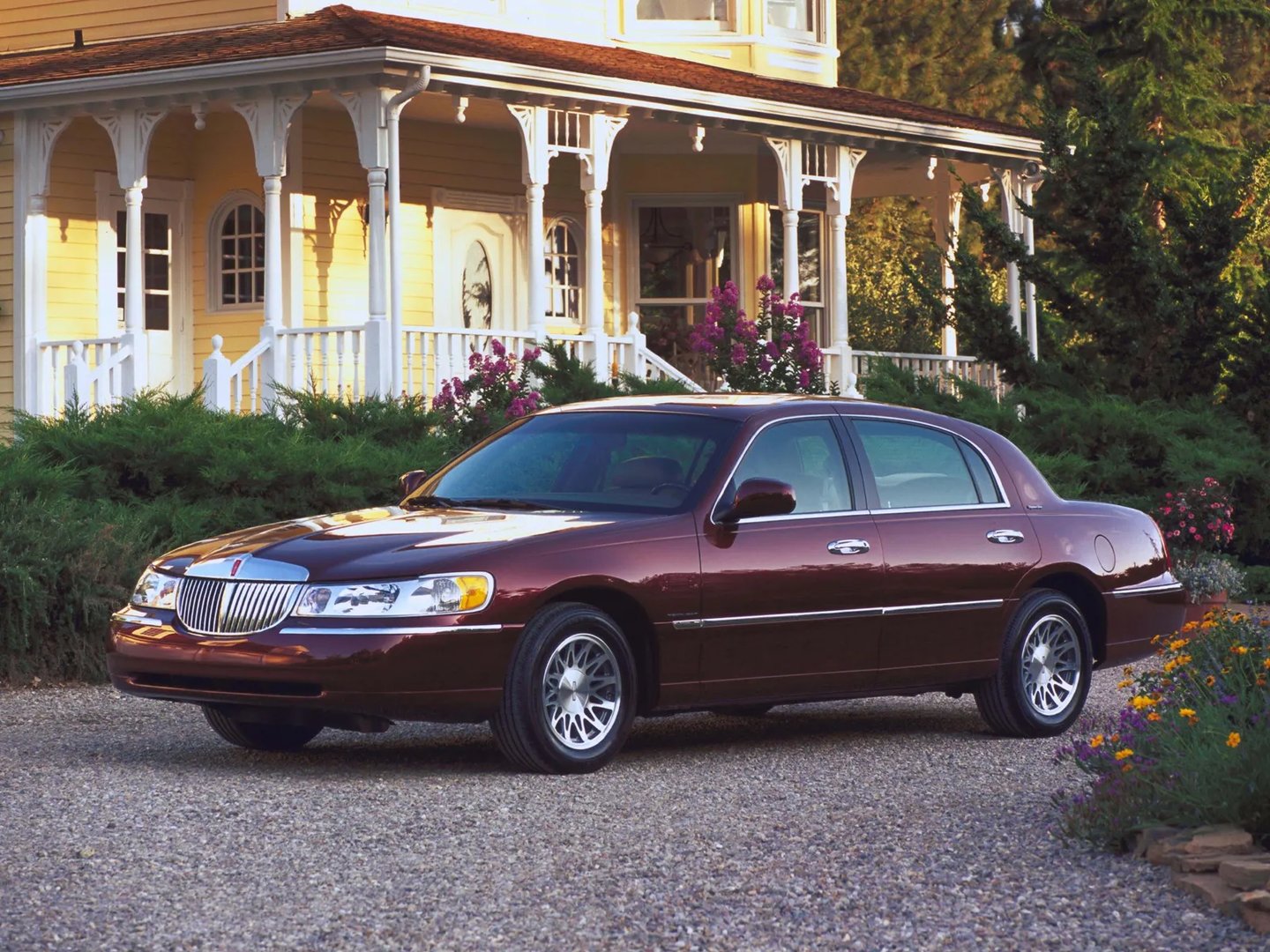 Lincoln_Town_Car_3_generation__Sedan__6.jpg