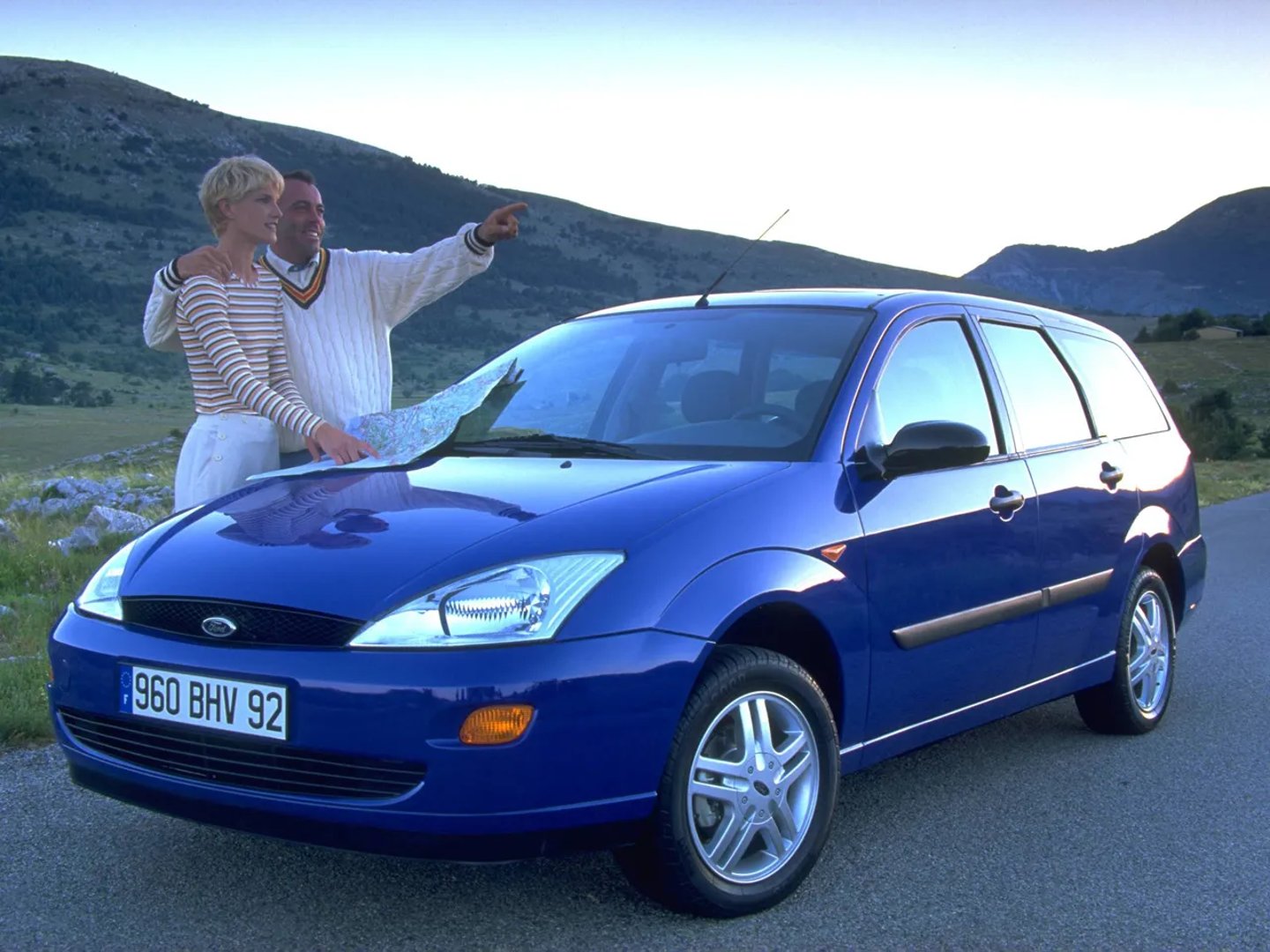 Ford_Focus_1_generation__Estate_5-door__5.jpg