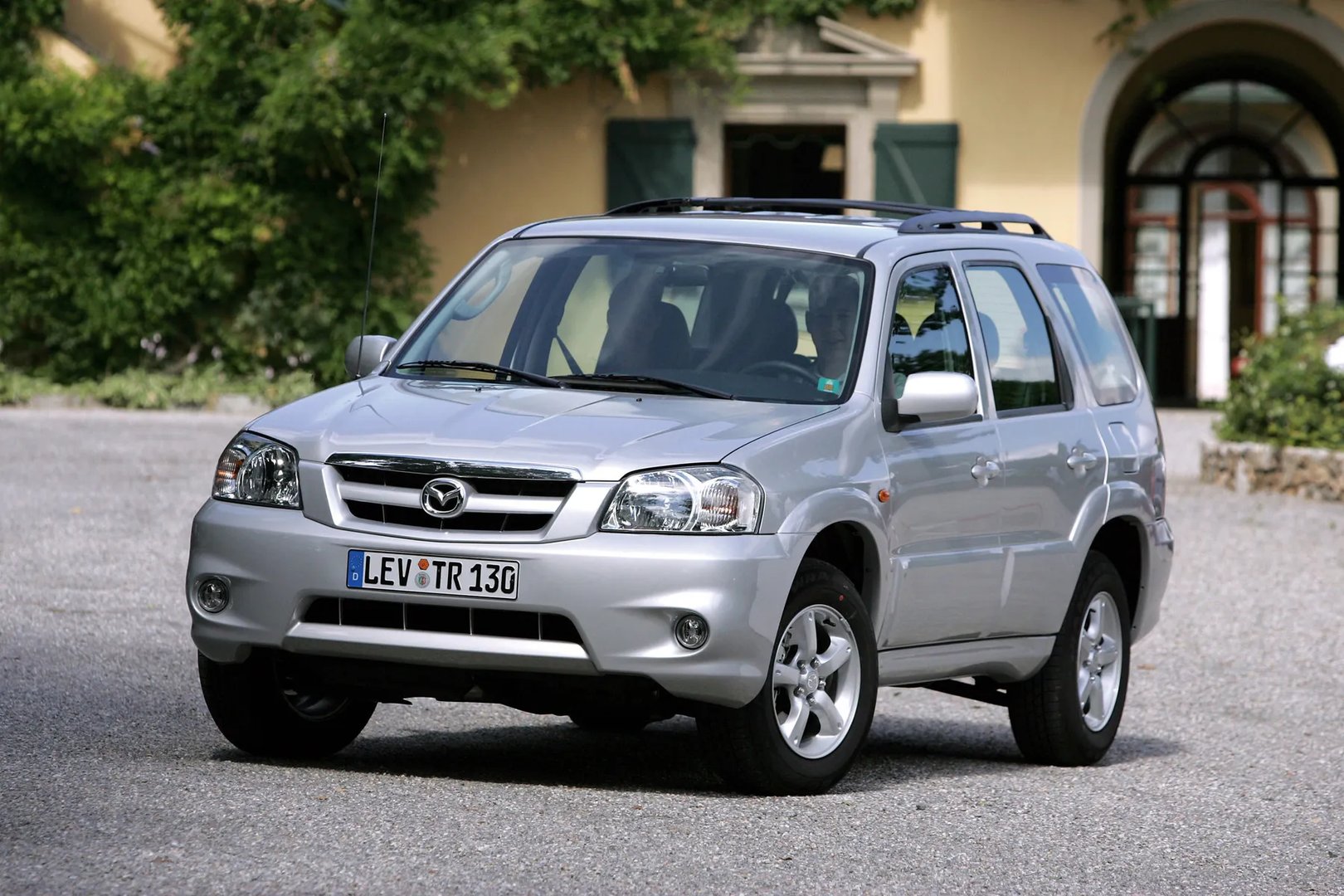 Mazda_Tribute_1_generation_restyling__SUV_5-doors__1.jpg