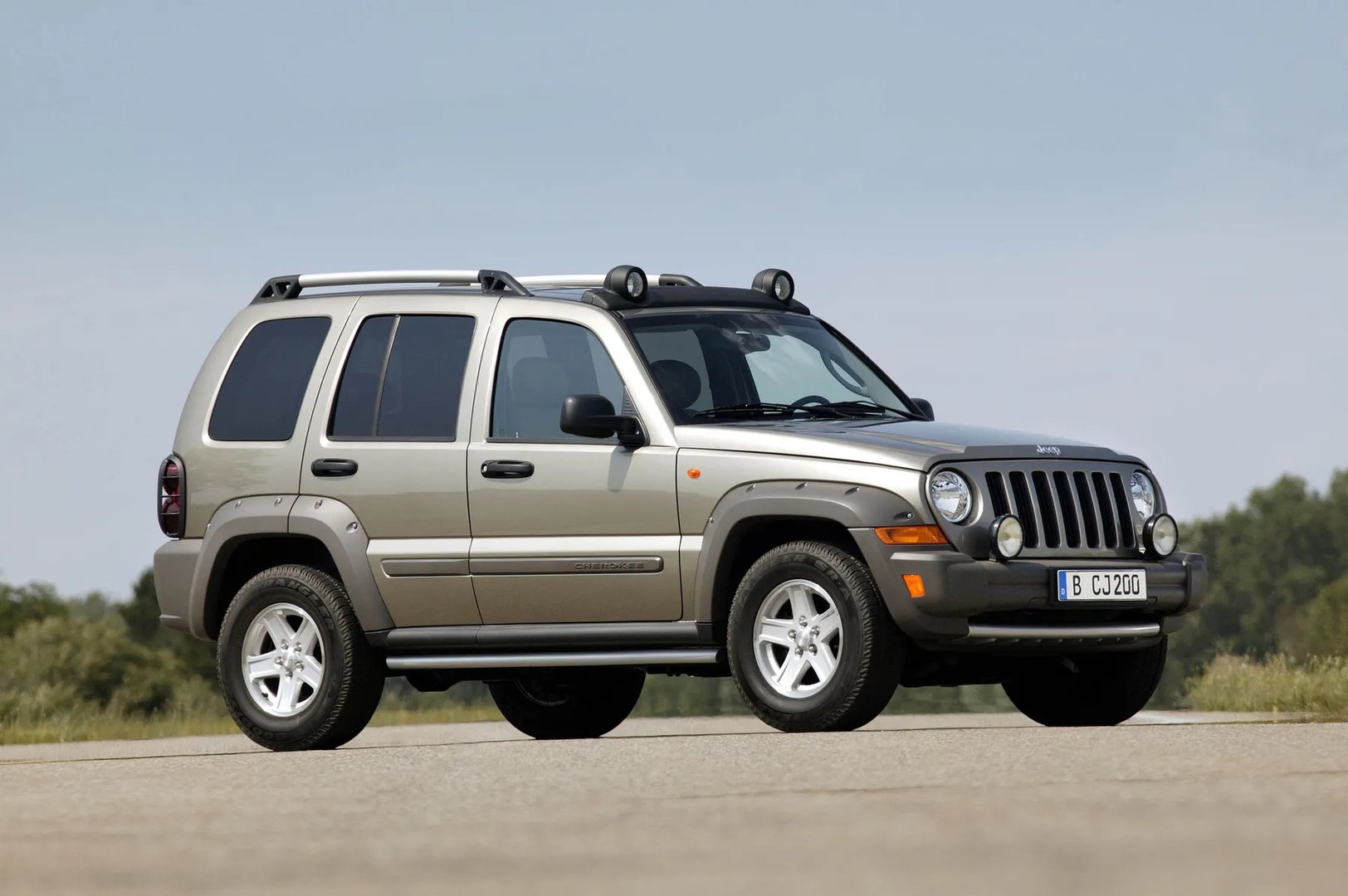 Jeep_Cherokee_3_generation_restyling__SUV_5-doors__7.jpg