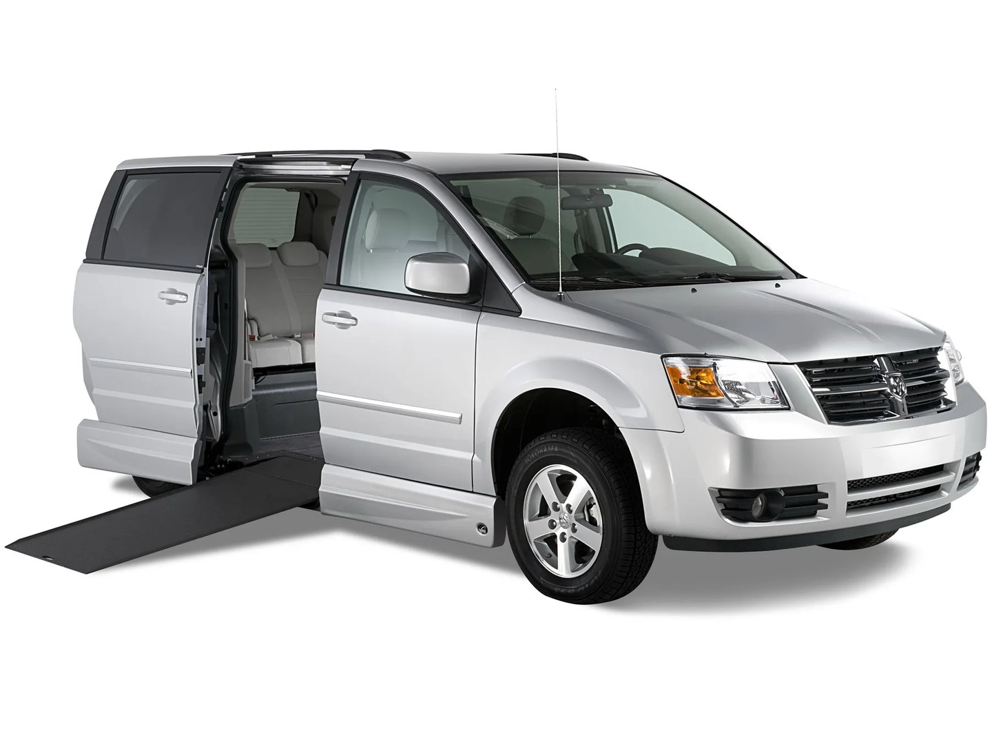 Dodge_Caravan_5_generation__Minivan__9.jpg