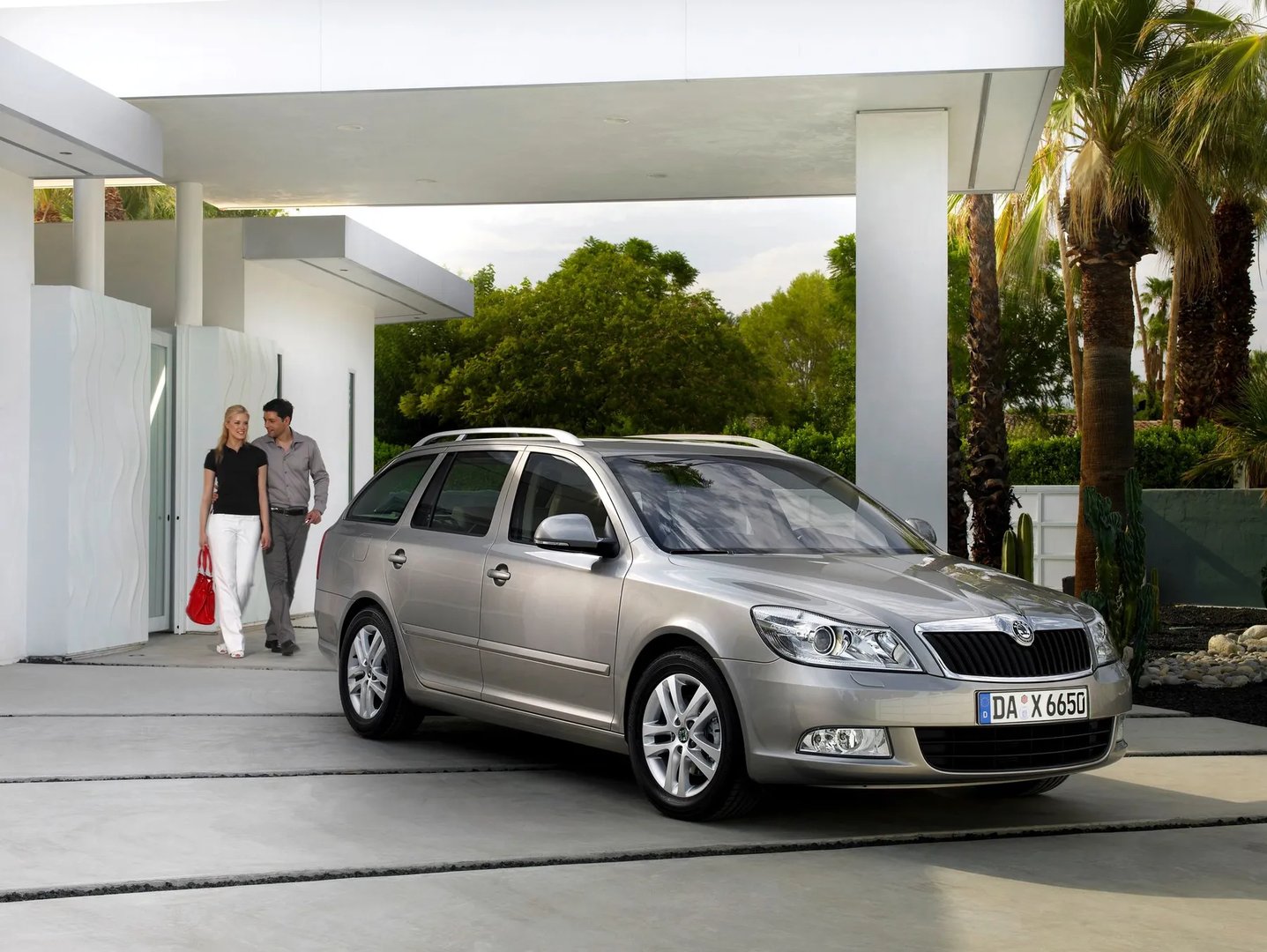 Skoda_Octavia_2_generation_restyling__Estate_5-door__2.jpg