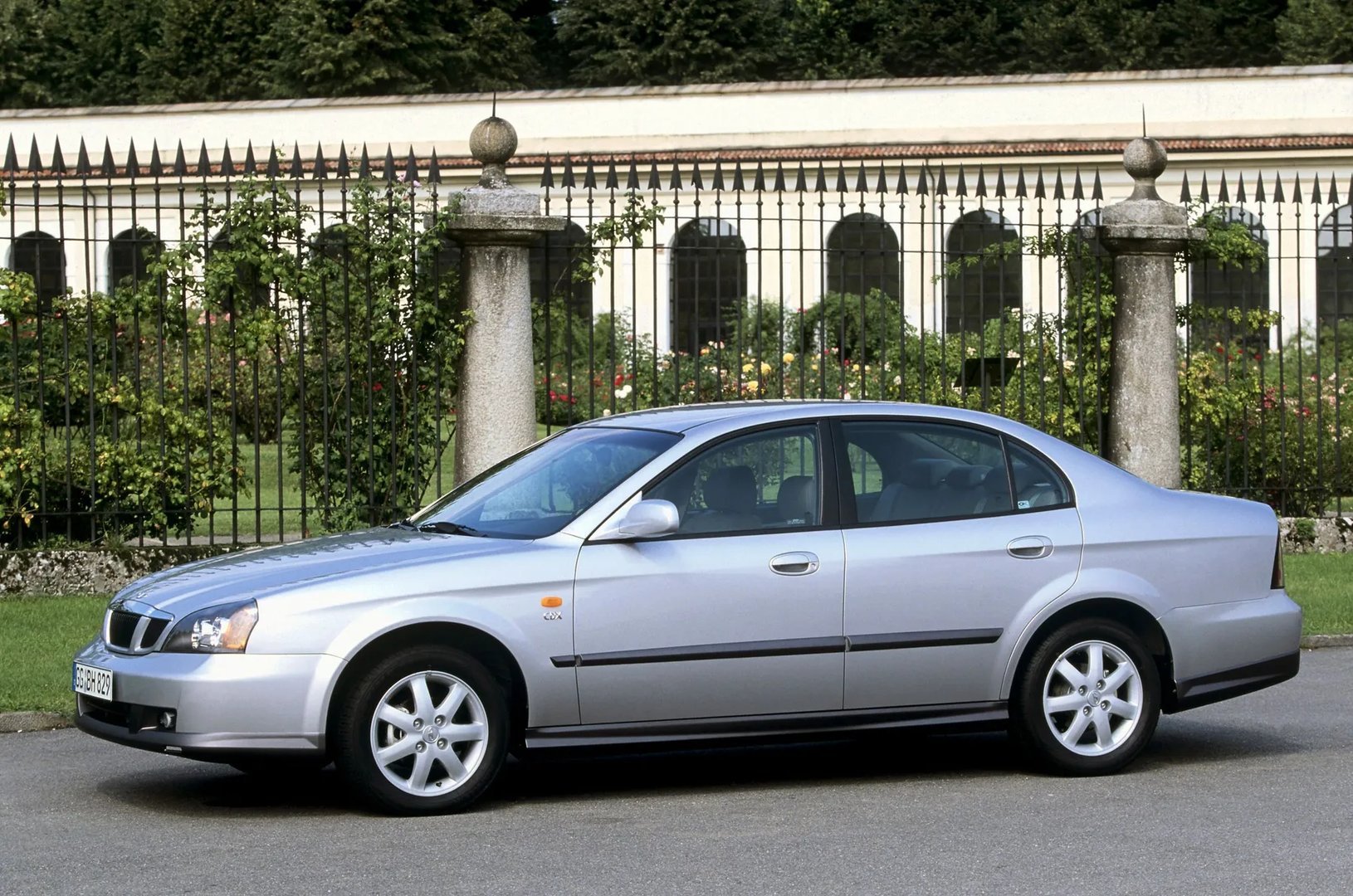 Daewoo_Evanda_1_generation__Sedan__10.jpg