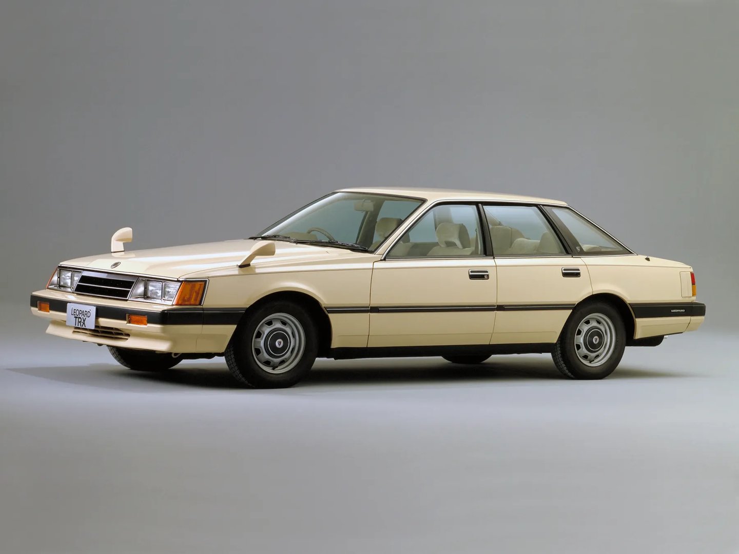 Nissan_Leopard_1_generation__Sedan__3.jpg