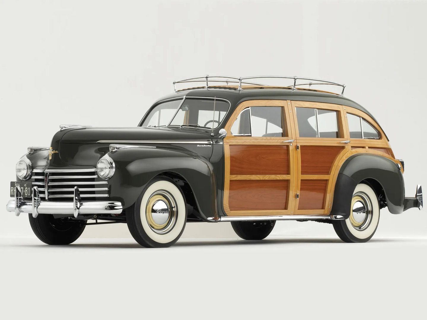 Chrysler_Windsor_1_generation__Estate_5-door__2.jpg