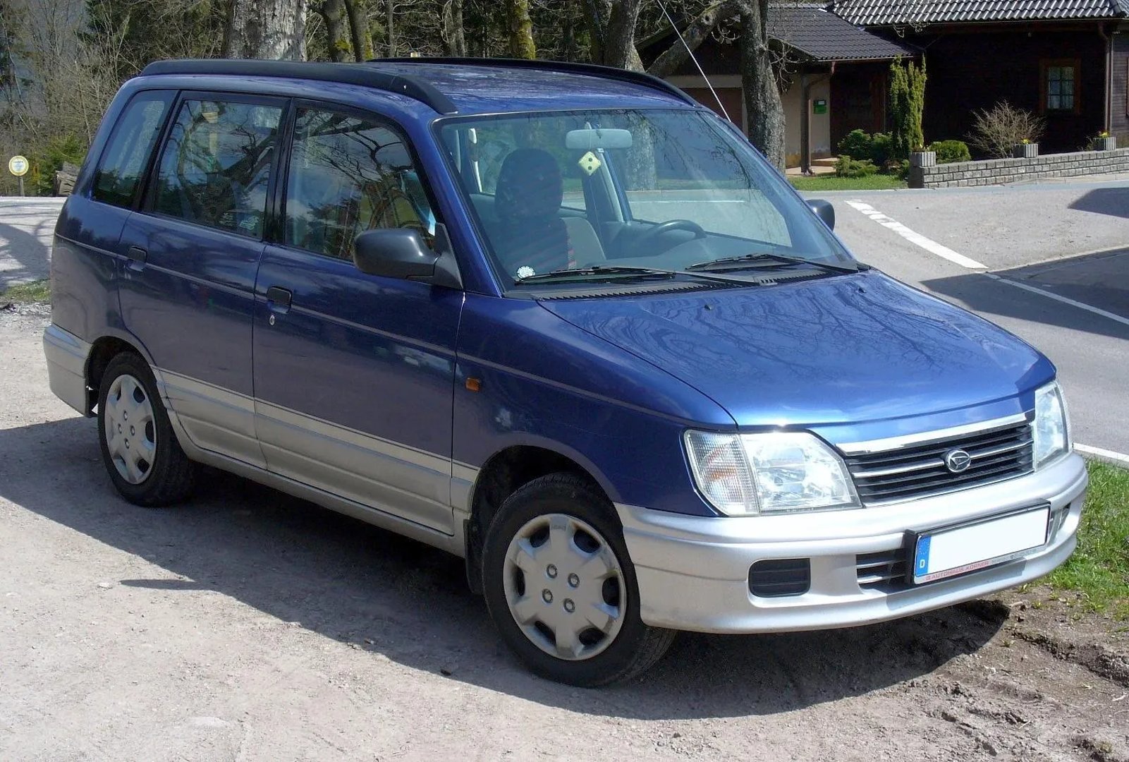 Daihatsu_Gran_Move_1_generation__Compact_Van__1.jpg