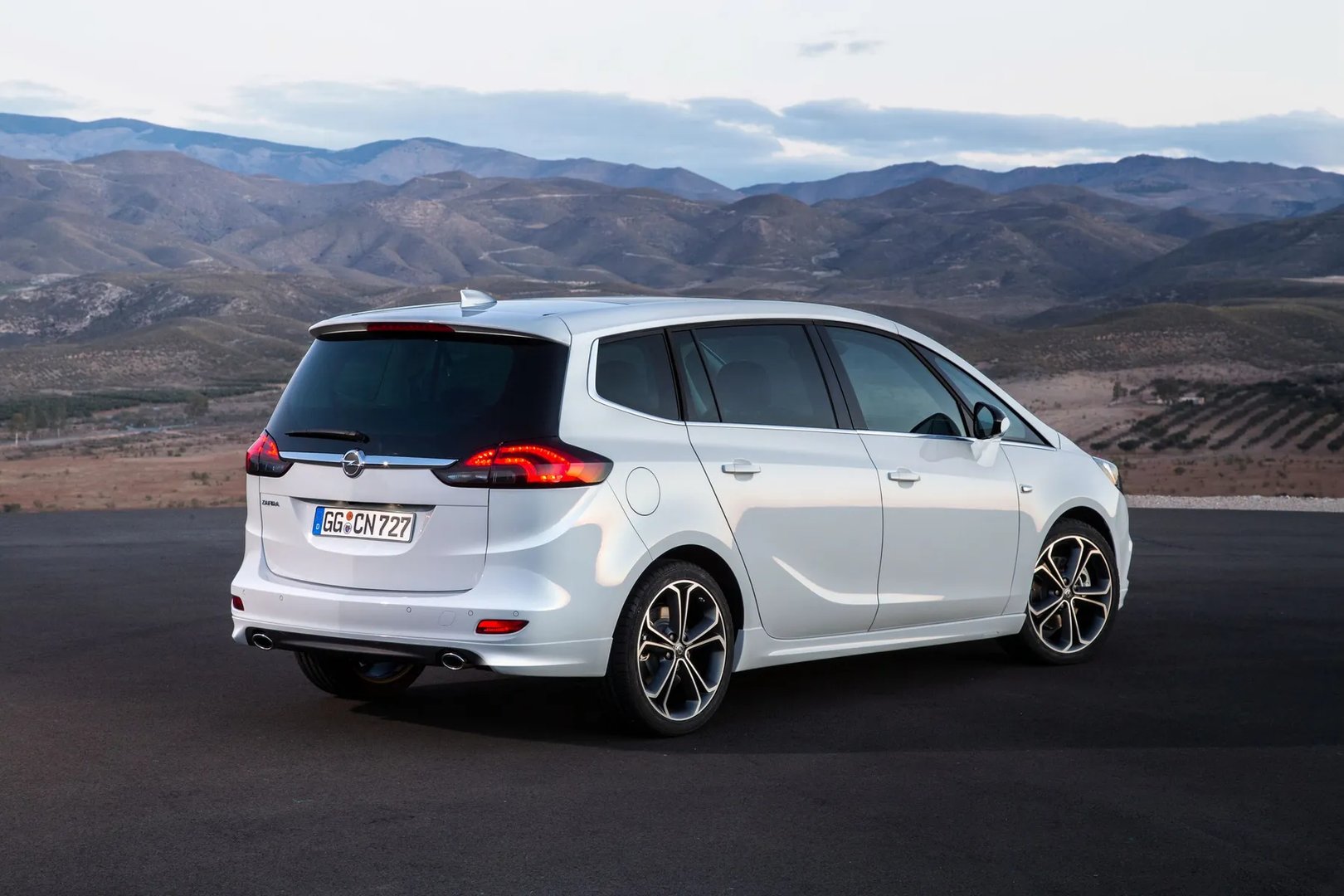 Opel_Zafira_3_generation_restyling__Minivan__4.jpg
