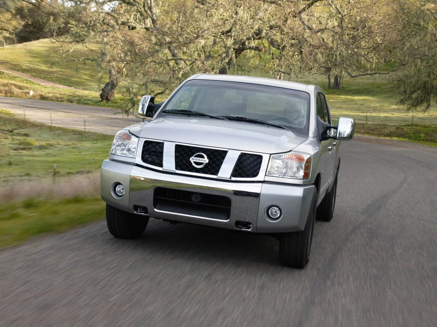 Nissan_Titan_1_generation__Pickup_double-cab__5.jpg