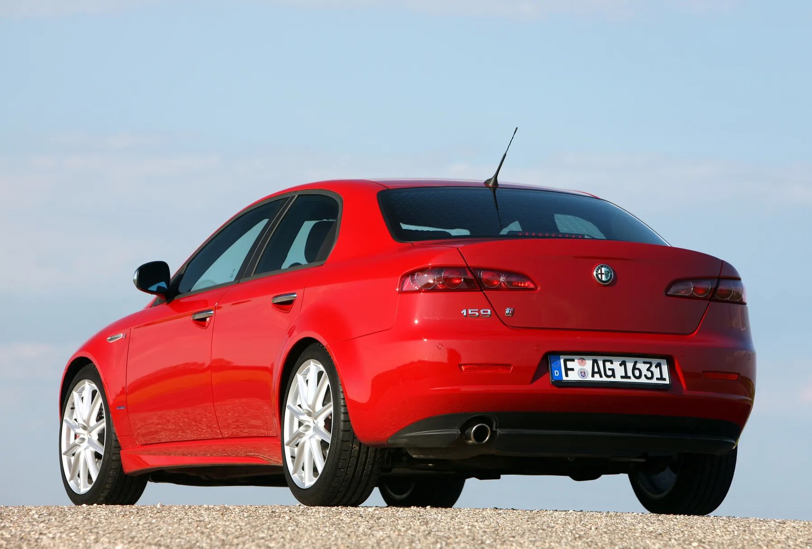 Alfa Romeo_159_1_generation__Sedan__1.jpg