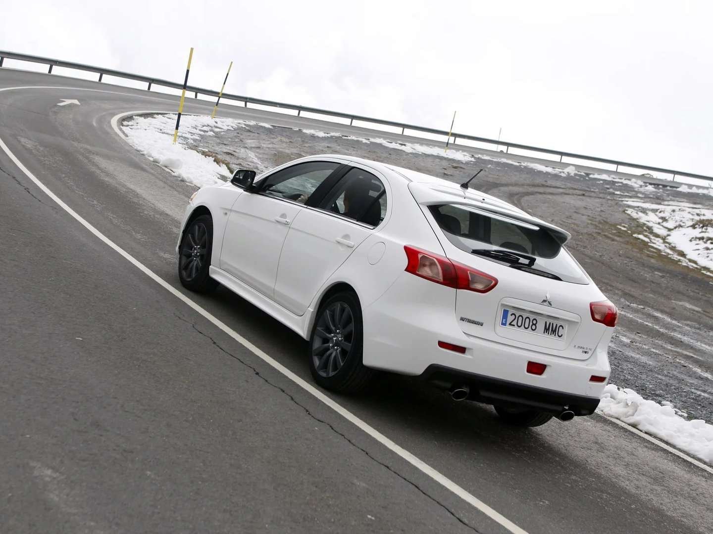 Mitsubishi_Lancer_Ralliart_10_generation__Hatchback_5-door__7.jpg