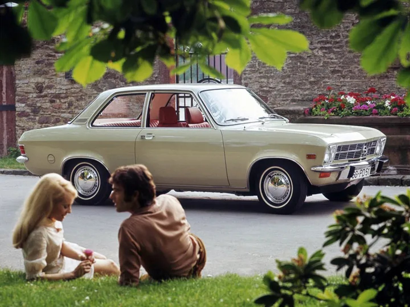 Opel_Ascona_1_generation__Sedan_2-doors__7.jpg