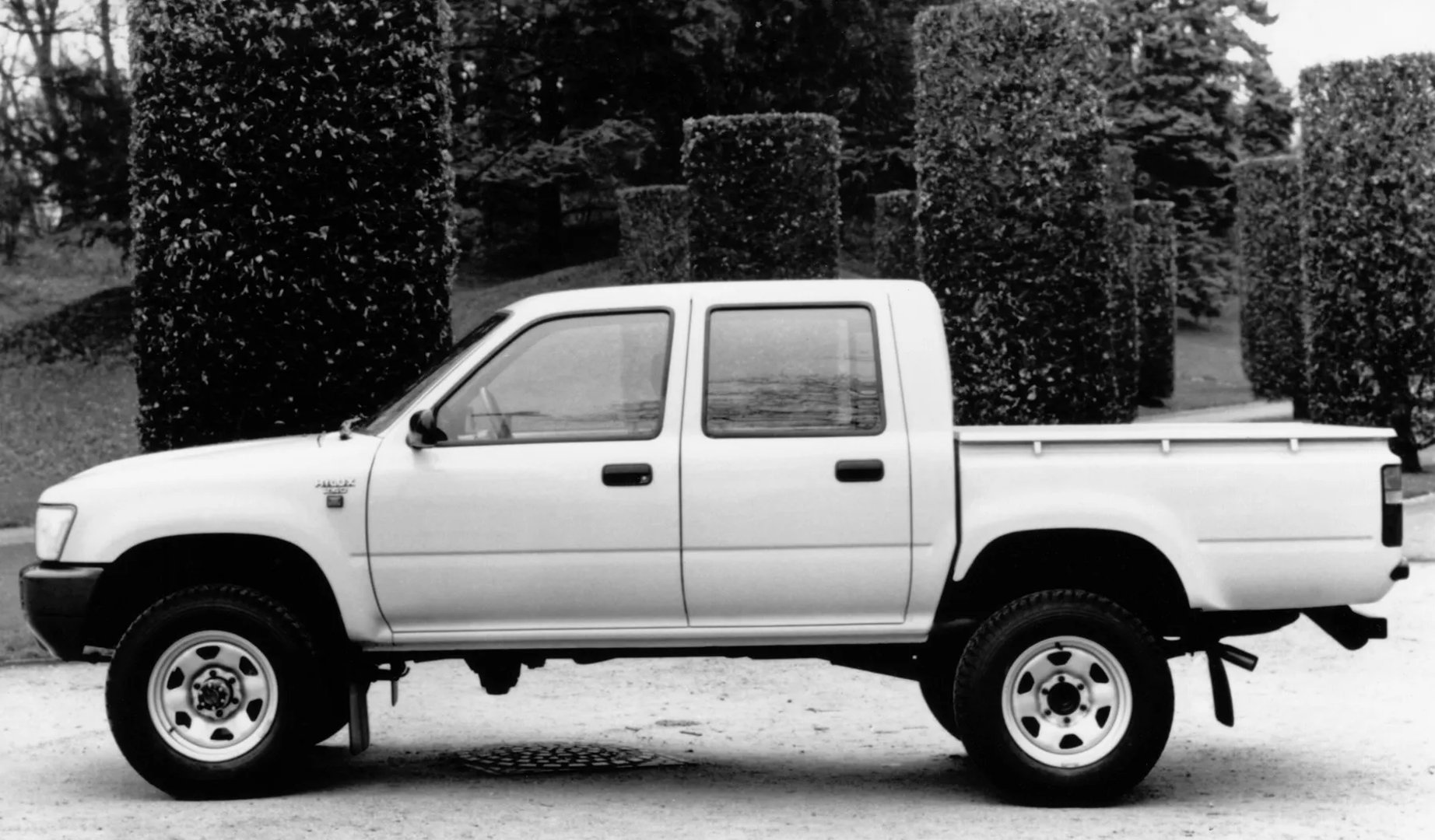 Toyota_Hilux_5_generation__Pickup_double-cab__2.jpg