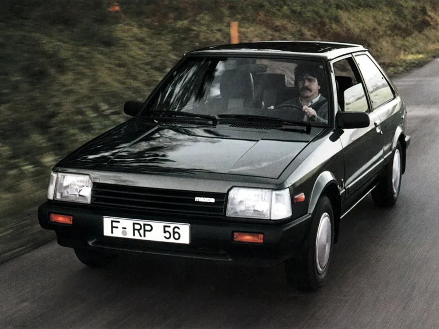 Mazda_323_Lantis_2_generation__Hatchback_3-door__2.jpg