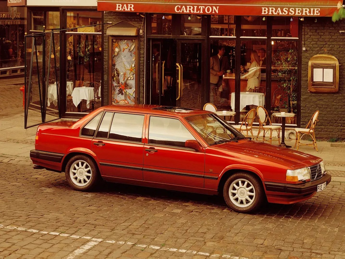 Volvo_940_1_generation__Sedan__5.jpg