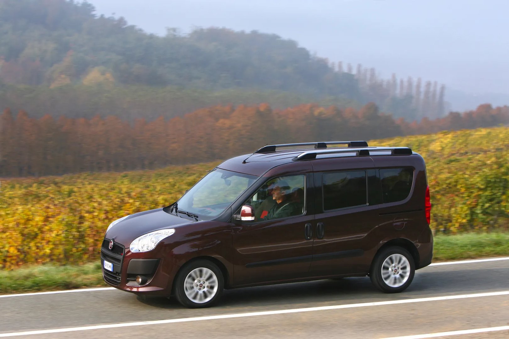 Fiat_Doblo_2_generation__Compact_Van__6.jpg