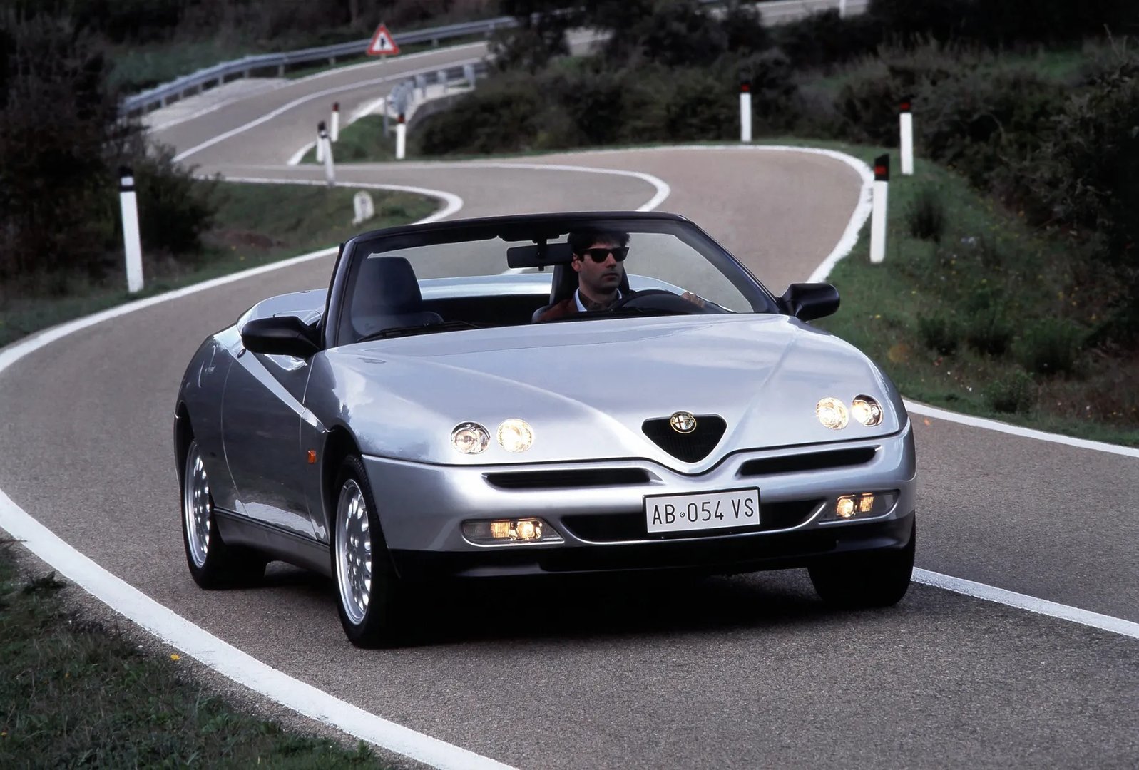Alfa Romeo_Spider_2_generation__Cabrio__10.jpg