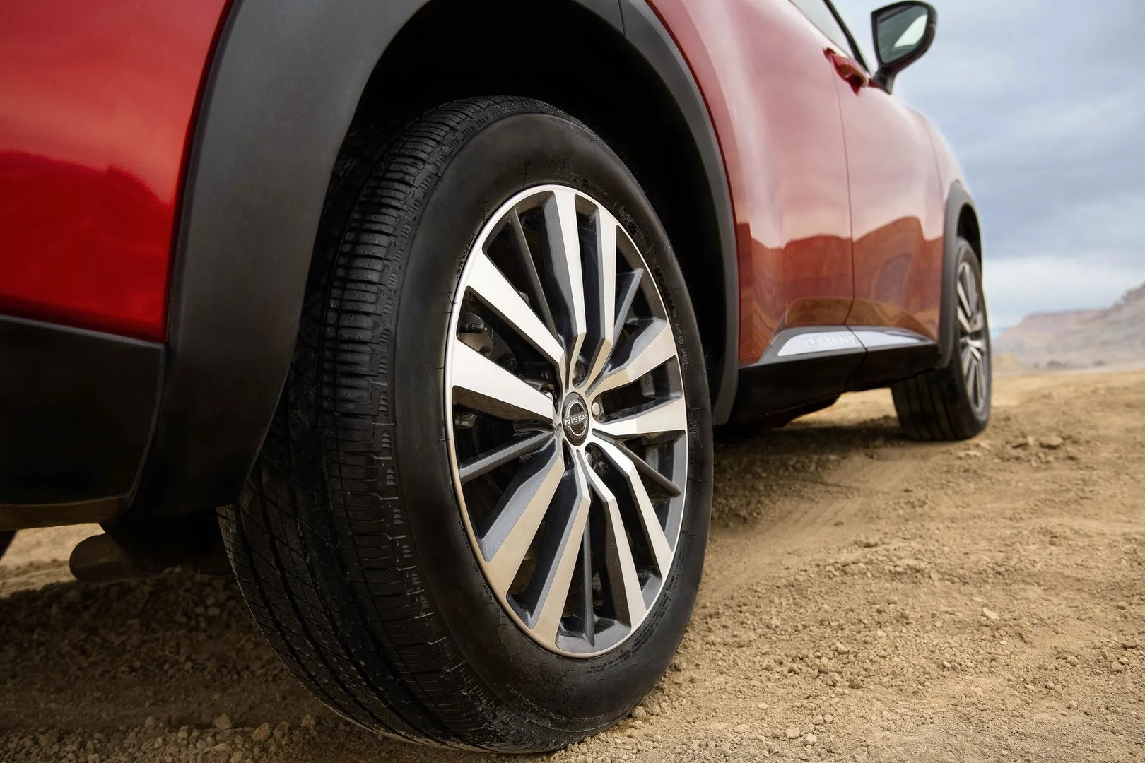 Nissan_Pathfinder_5_generation__SUV_5-doors__9.jpg