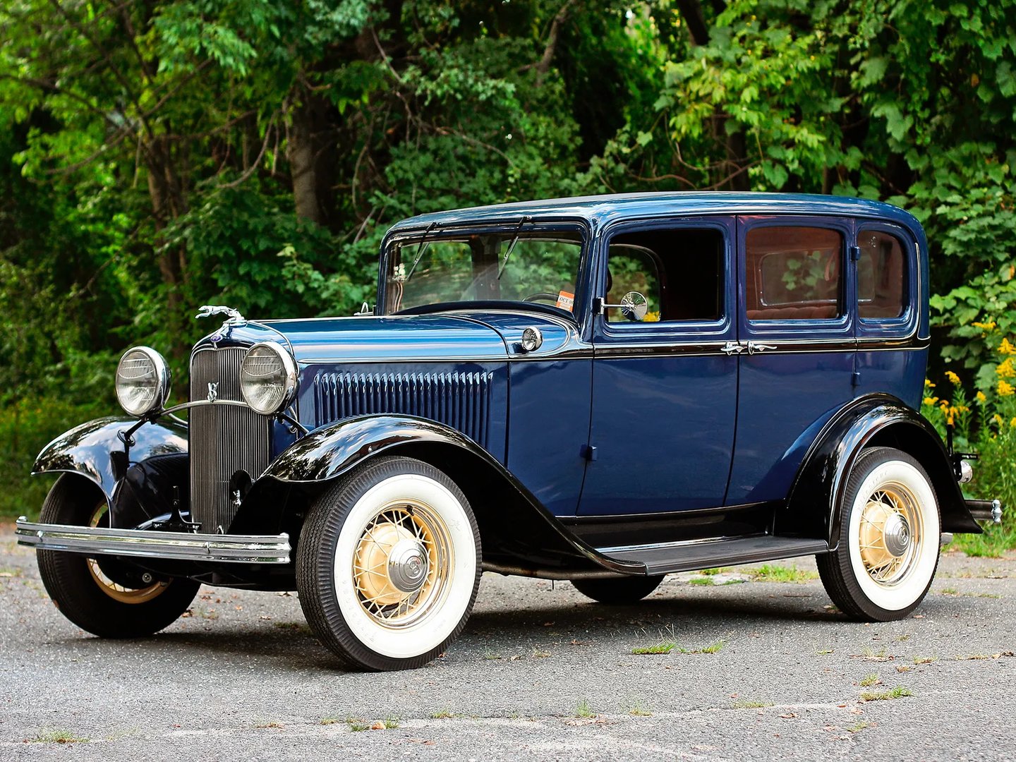 Ford_V8_1_generation__Sedan__1.jpg