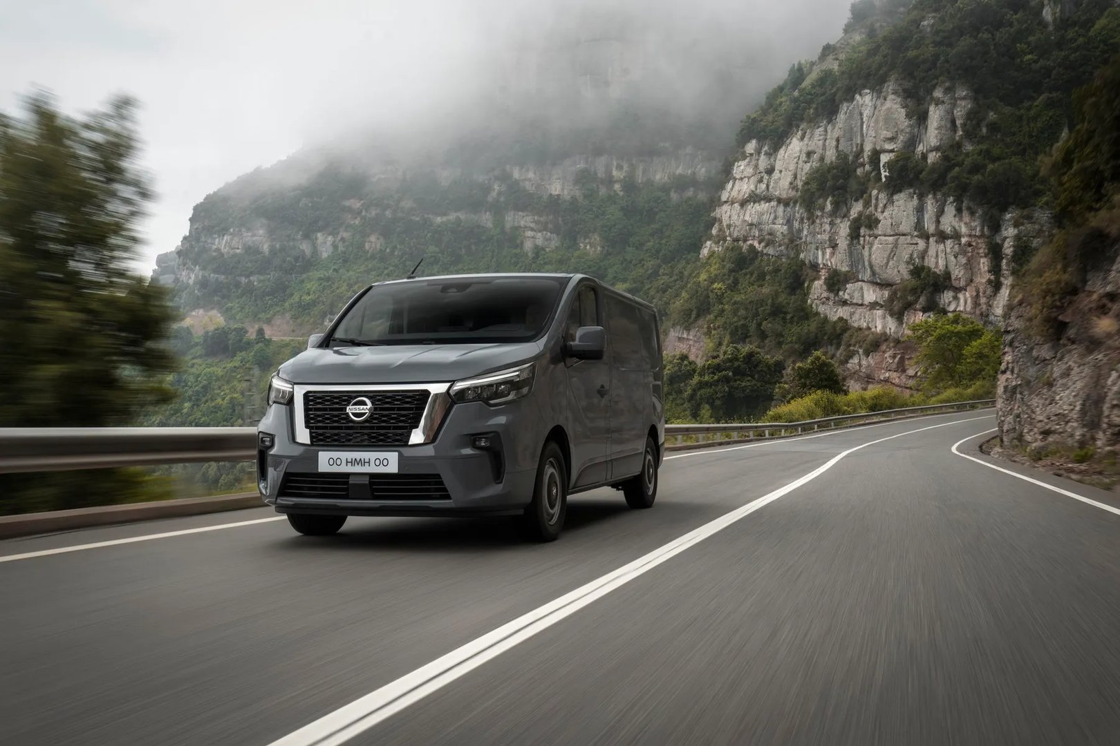 Nissan_Primastar_2_generation__Van__4.jpg