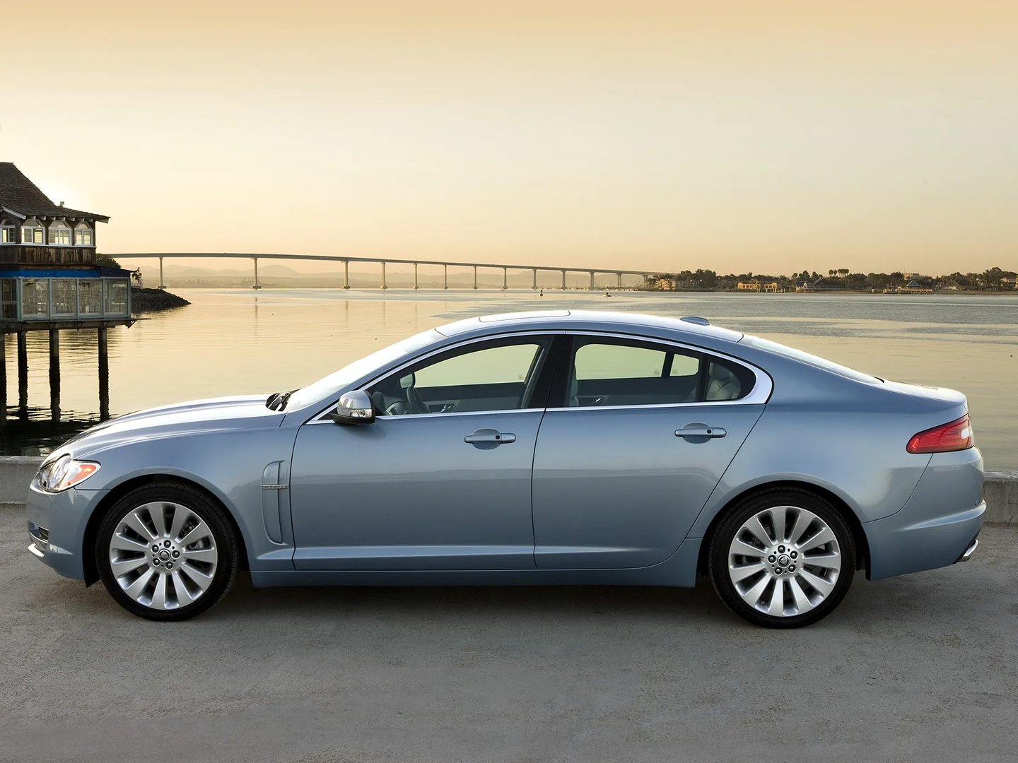 Jaguar_XF_1_generation__Sedan__6.jpg