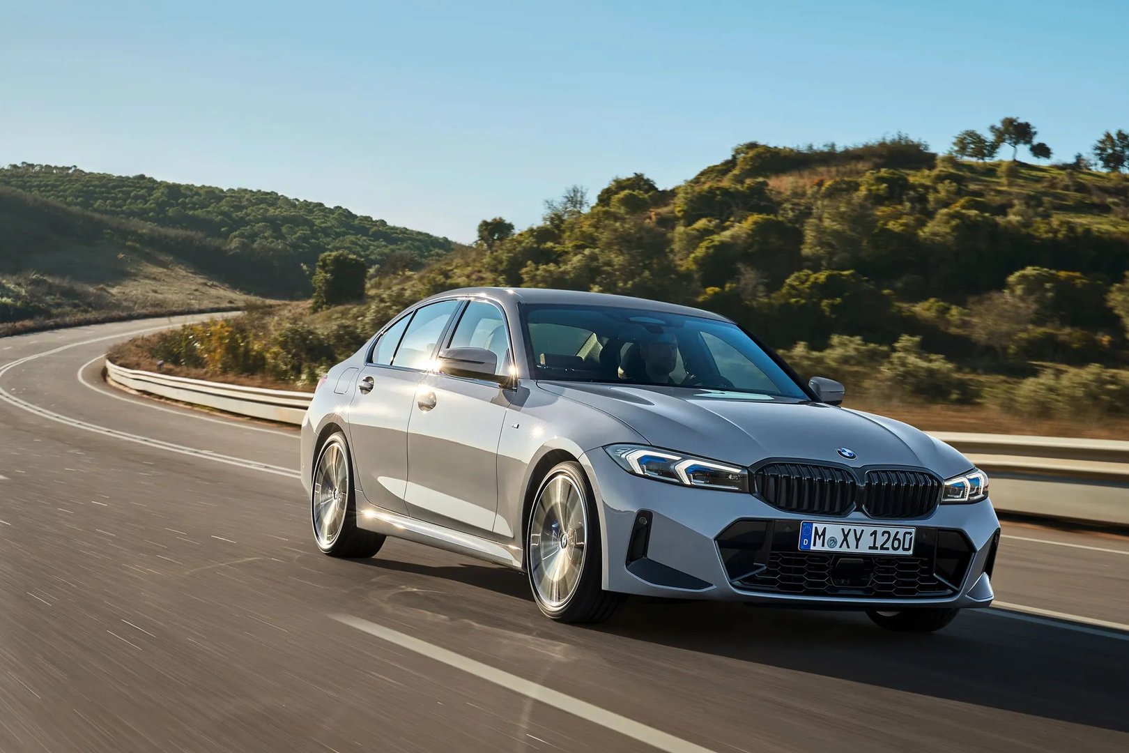 BMW_3_series_7_generation_restyling_1__Sedan__4.jpg
