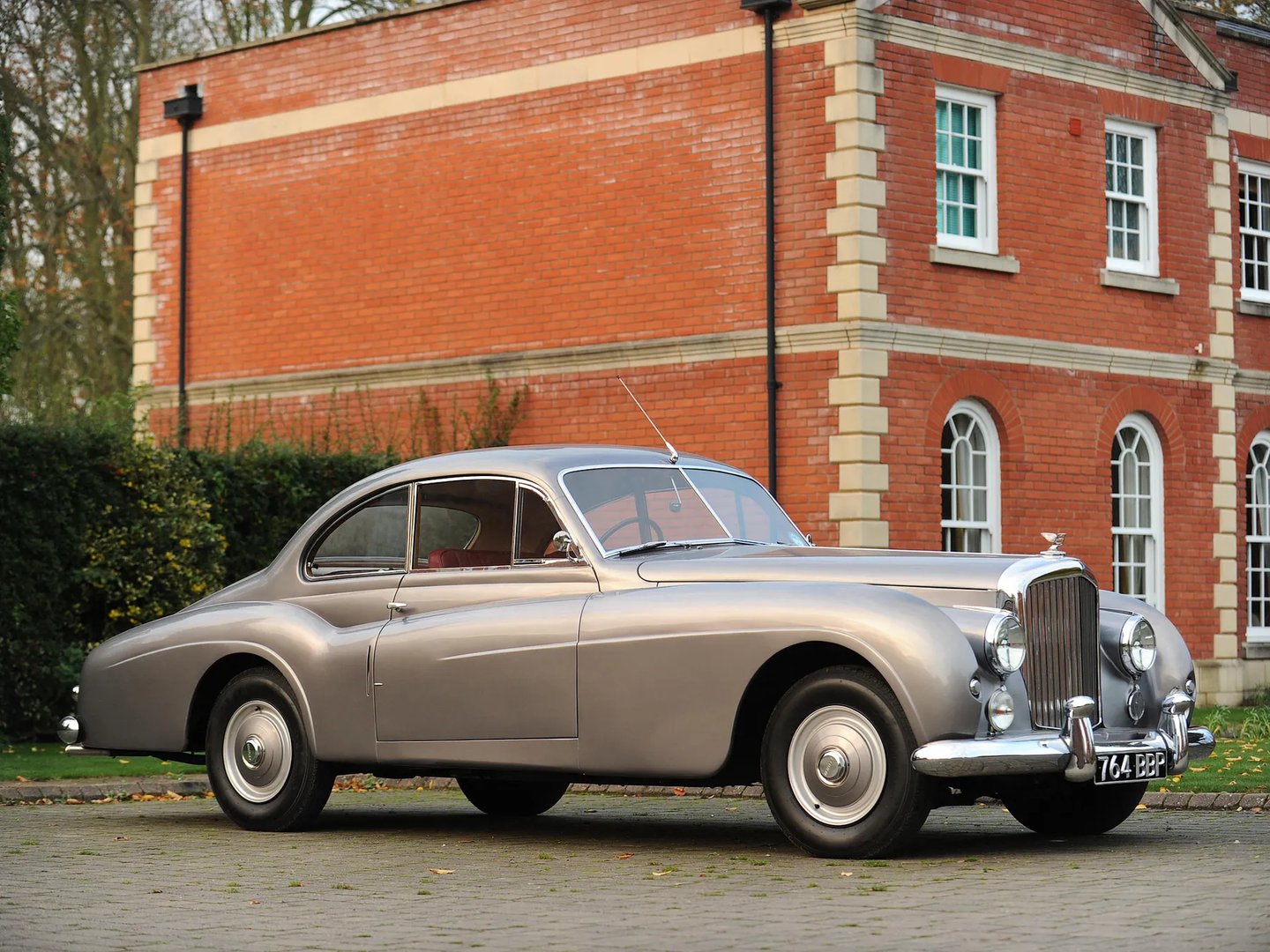 Bentley_R_Type_1_generation__Coupe__1.jpg