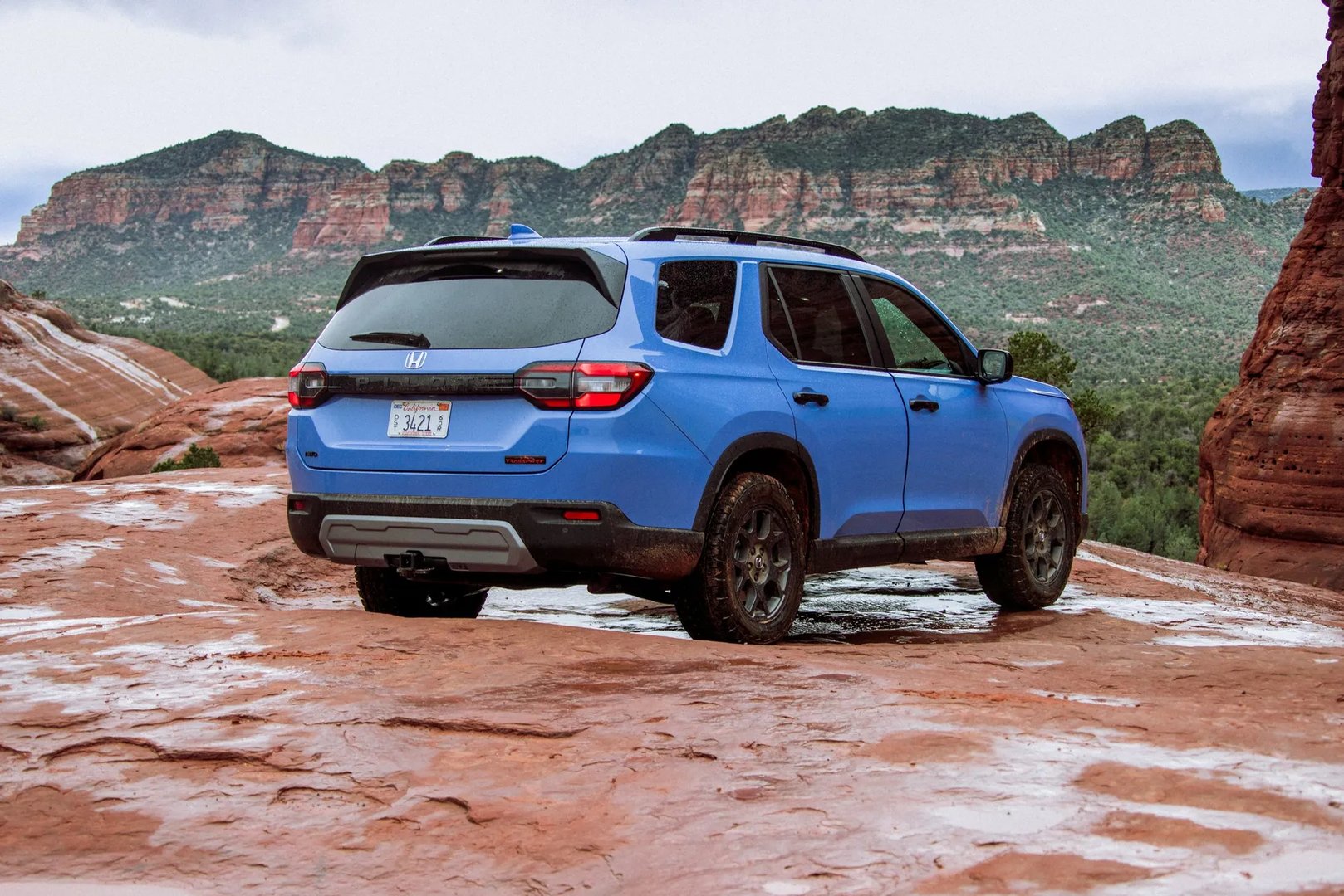 Honda_Pilot_4_generation__SUV_5-doors__1.jpg