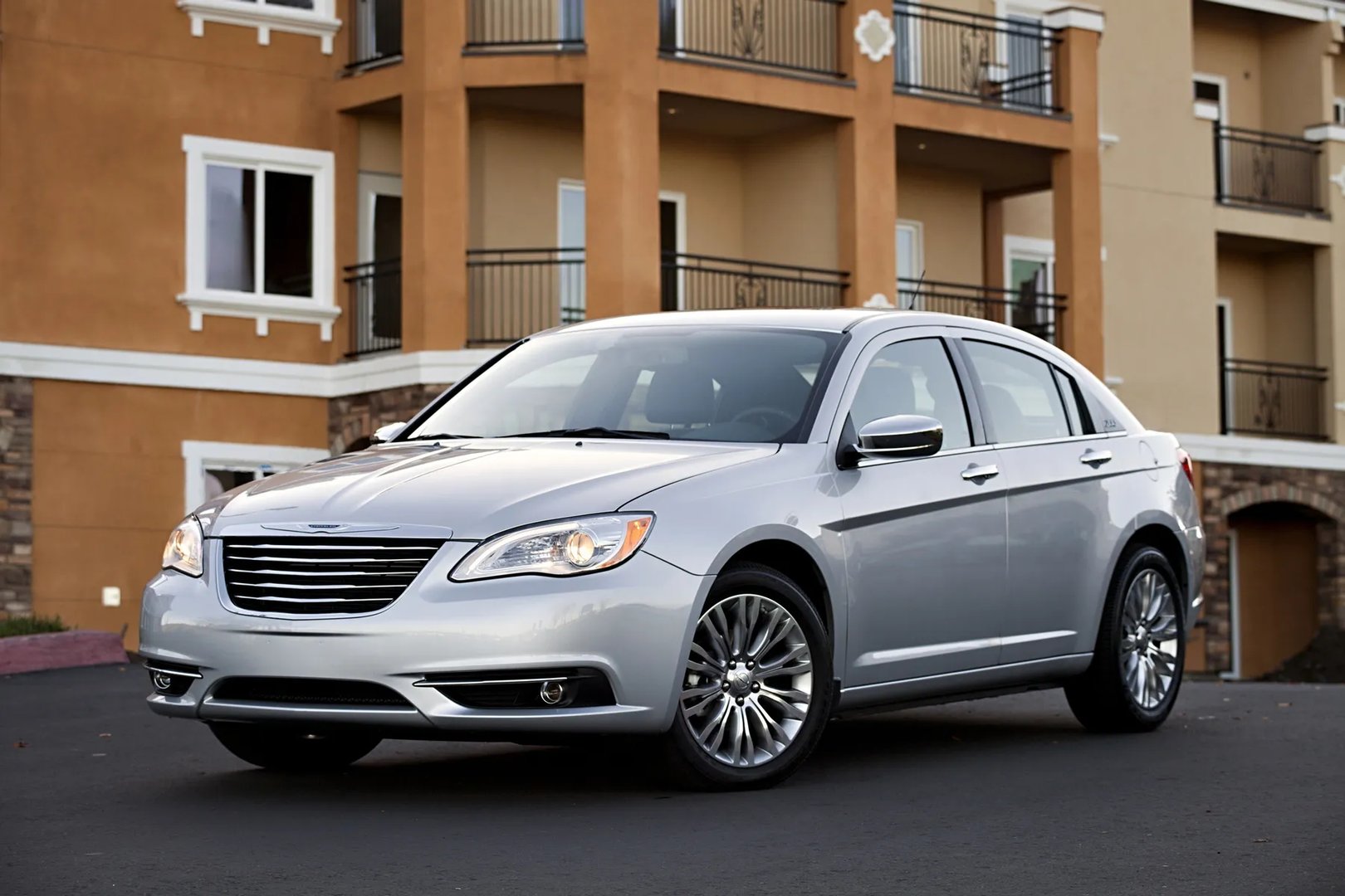 Chrysler_200_1_generation__Sedan__5.jpg