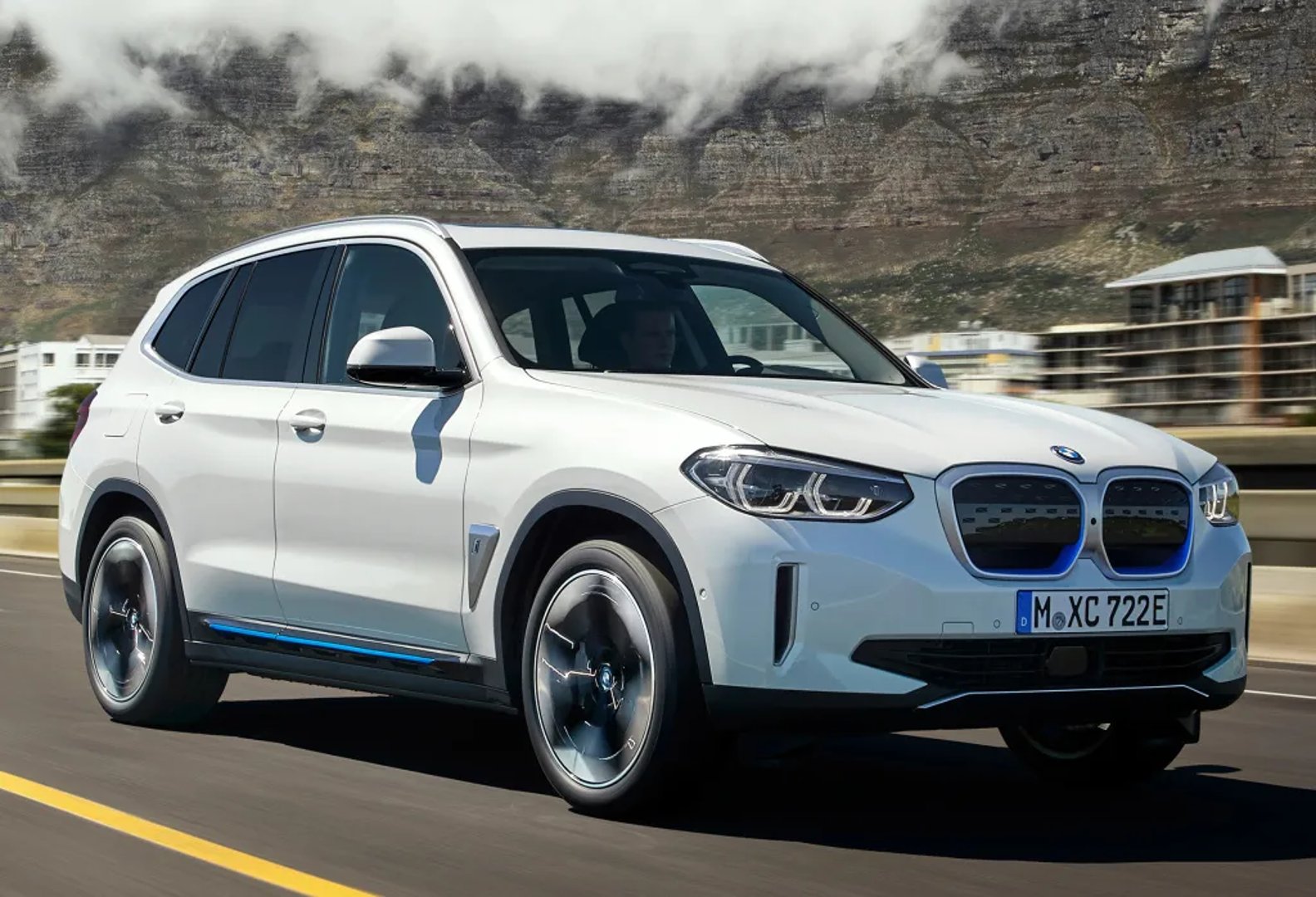 BMW_iX3_1_generation__SUV_5-doors__8.jpg