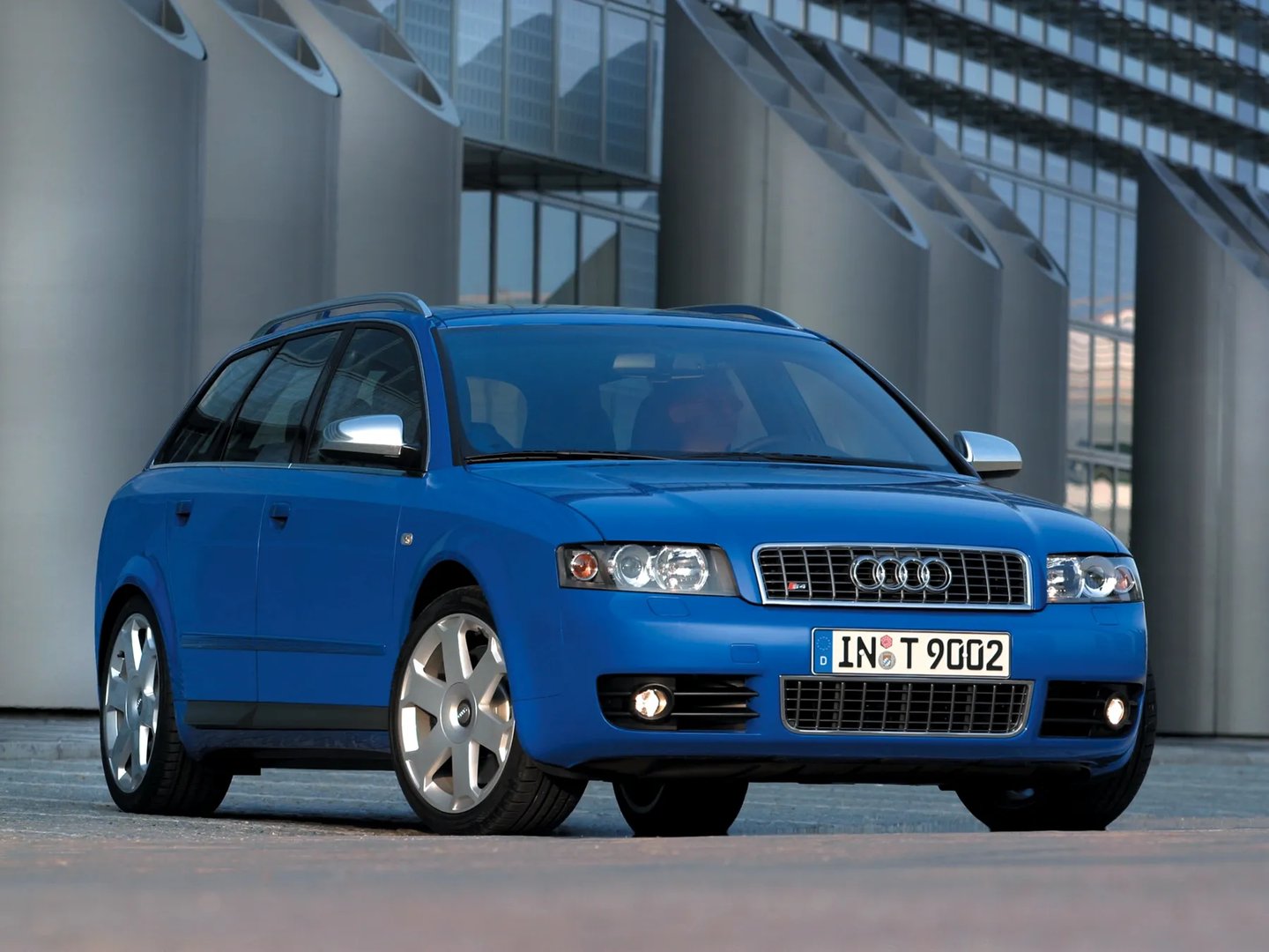 Audi_S4_2_generation__Estate_5-door__1.jpg