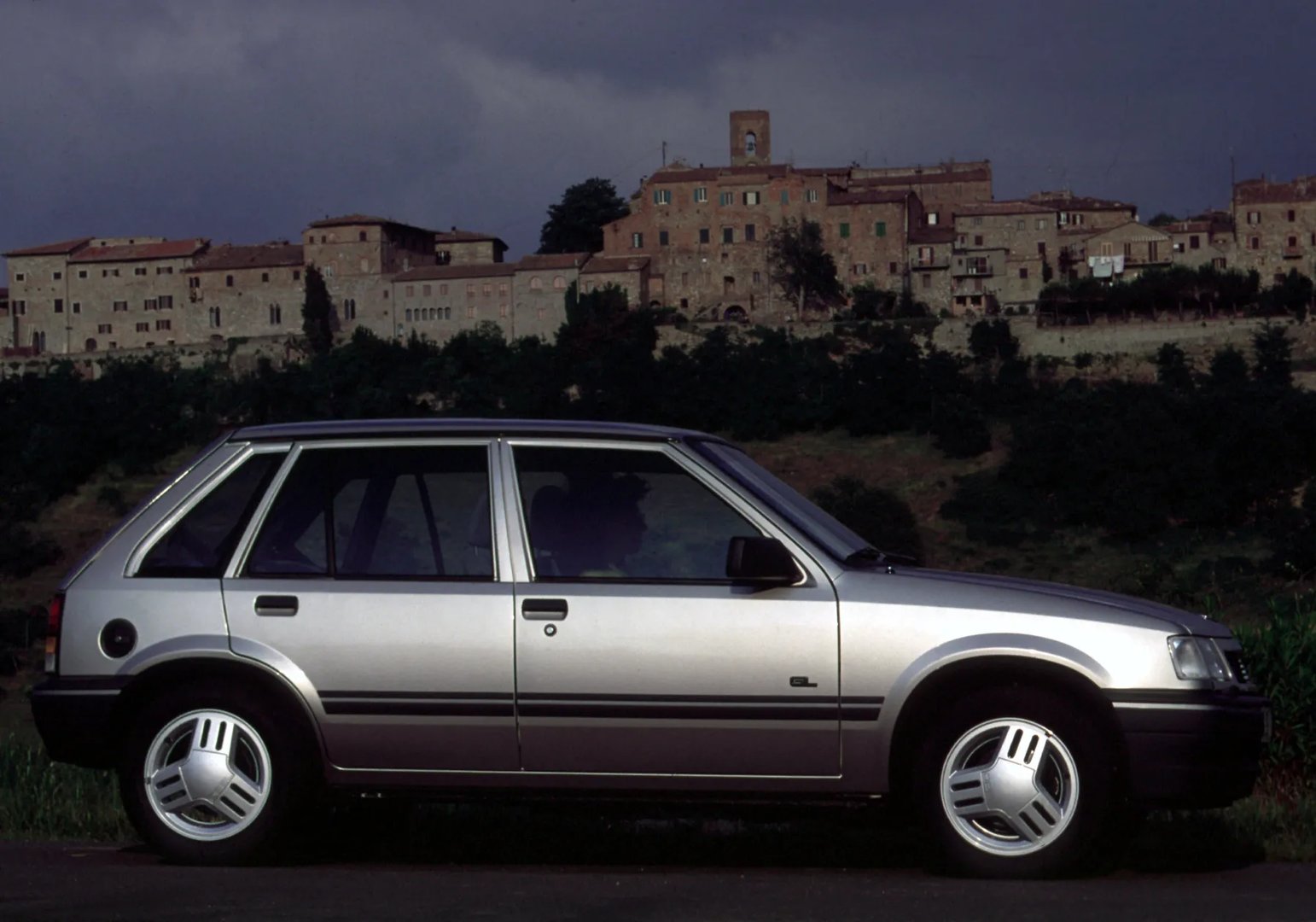Opel_Corsa_1_generation__Mini_5-doors__6.jpg