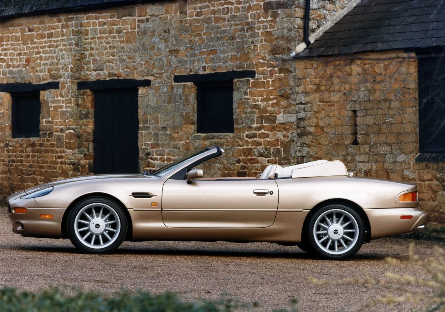Aston Martin_DB7_1_generation__Cabrio__10.jpg