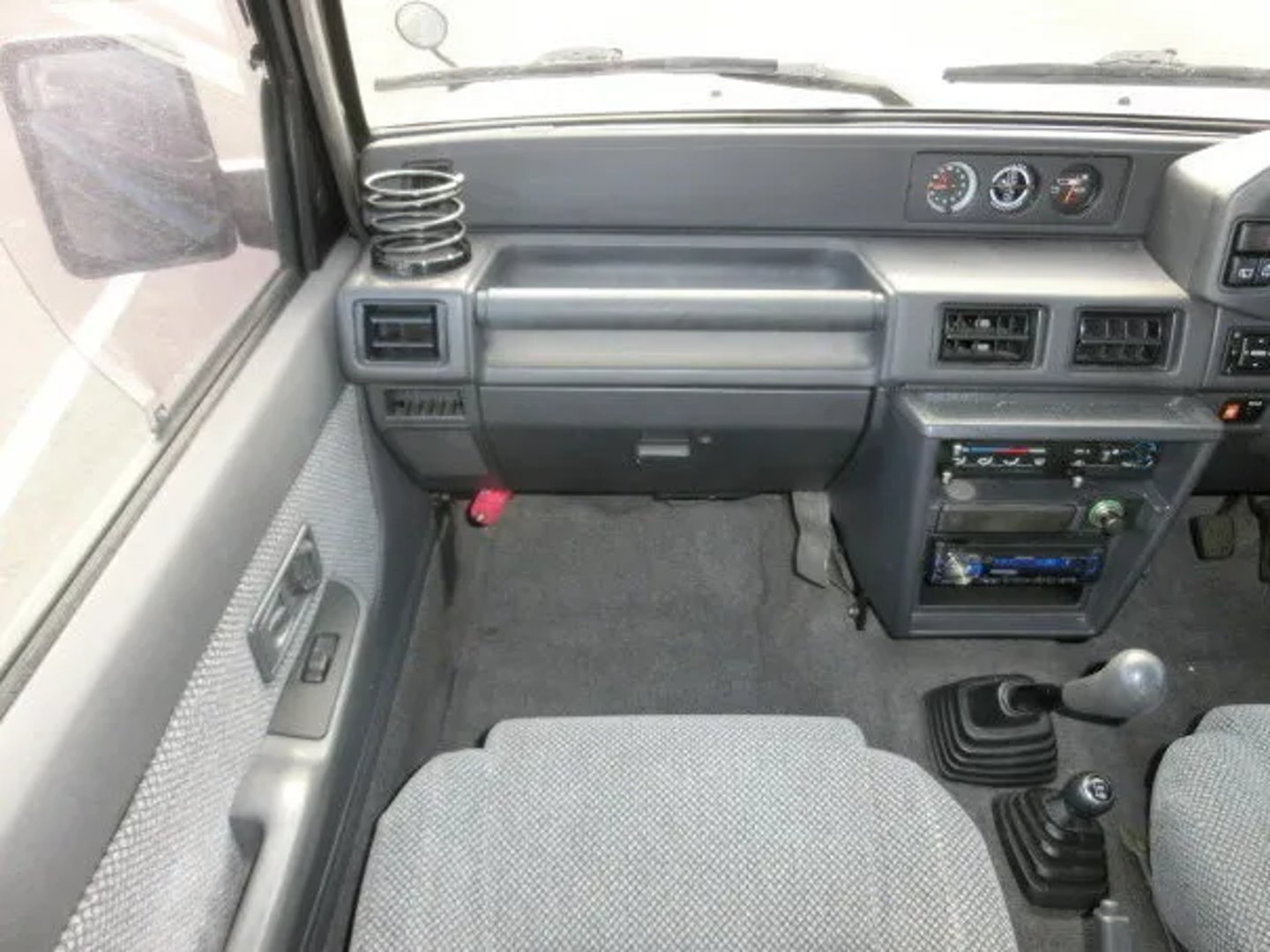 Daihatsu_Rugger_2_generation__SUV_3-doors__8.jpg