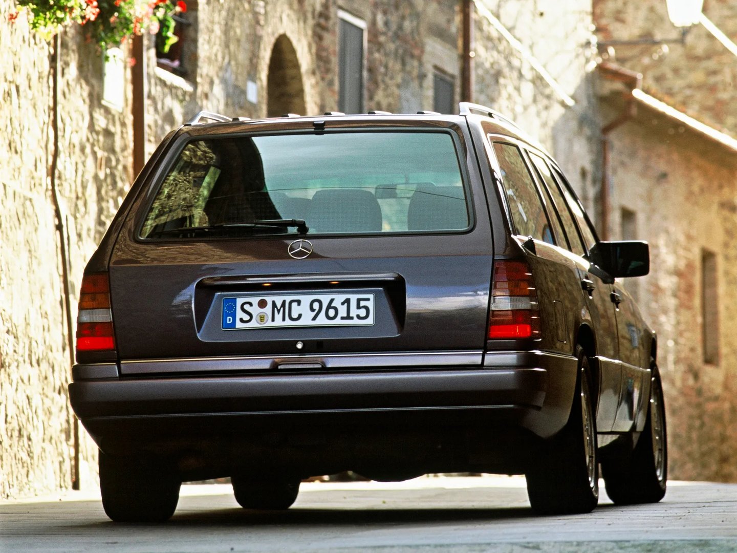 Mercedes_E-Class_1_generation_restyling__Estate_5-door__4.jpg