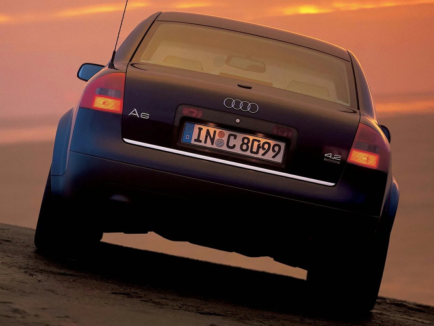 Audi_A6_2_generation__Sedan__10.jpg