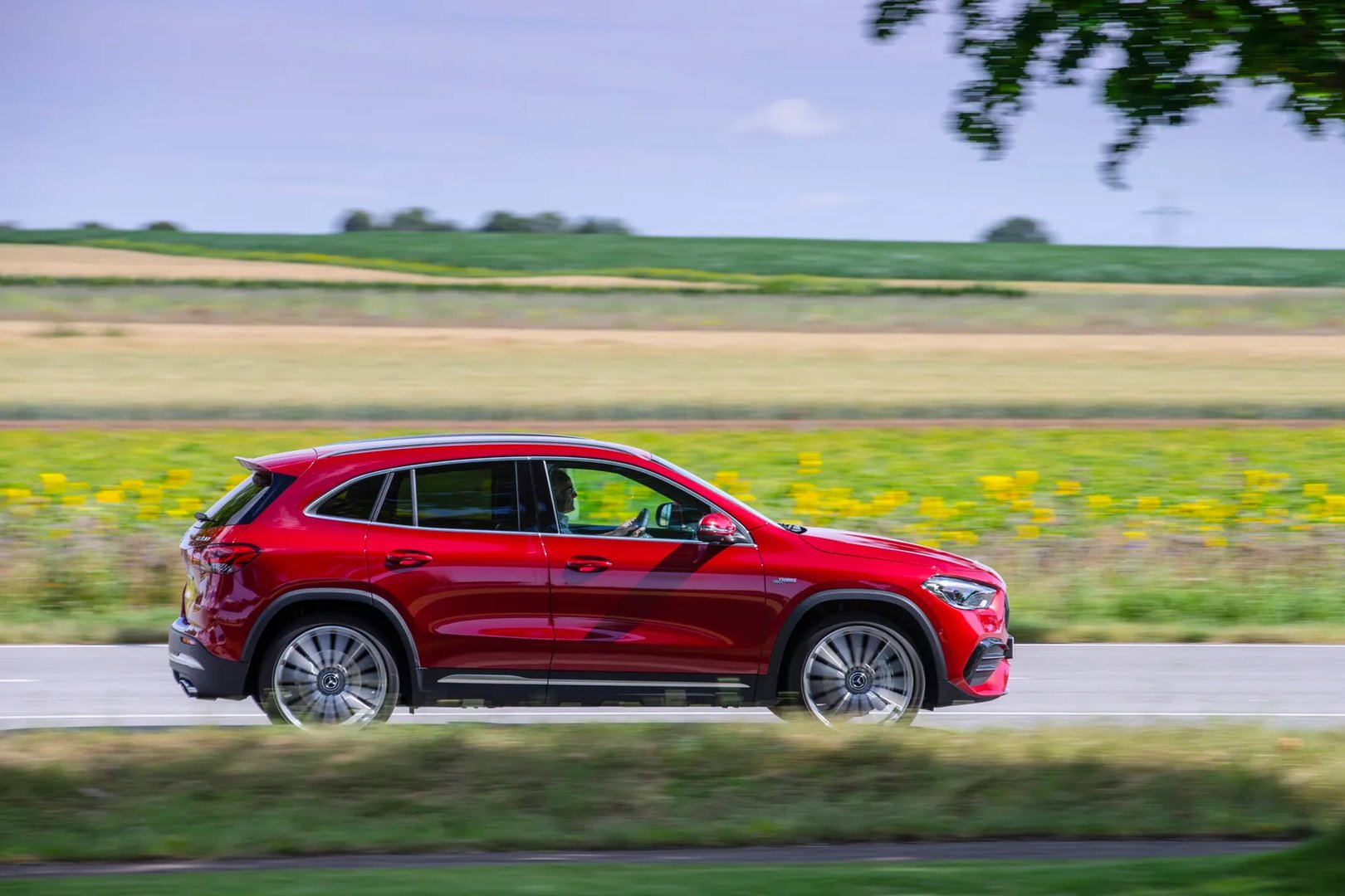 Mercedes_GLA_AMG_2_generation__SUV_5-doors__2.jpg
