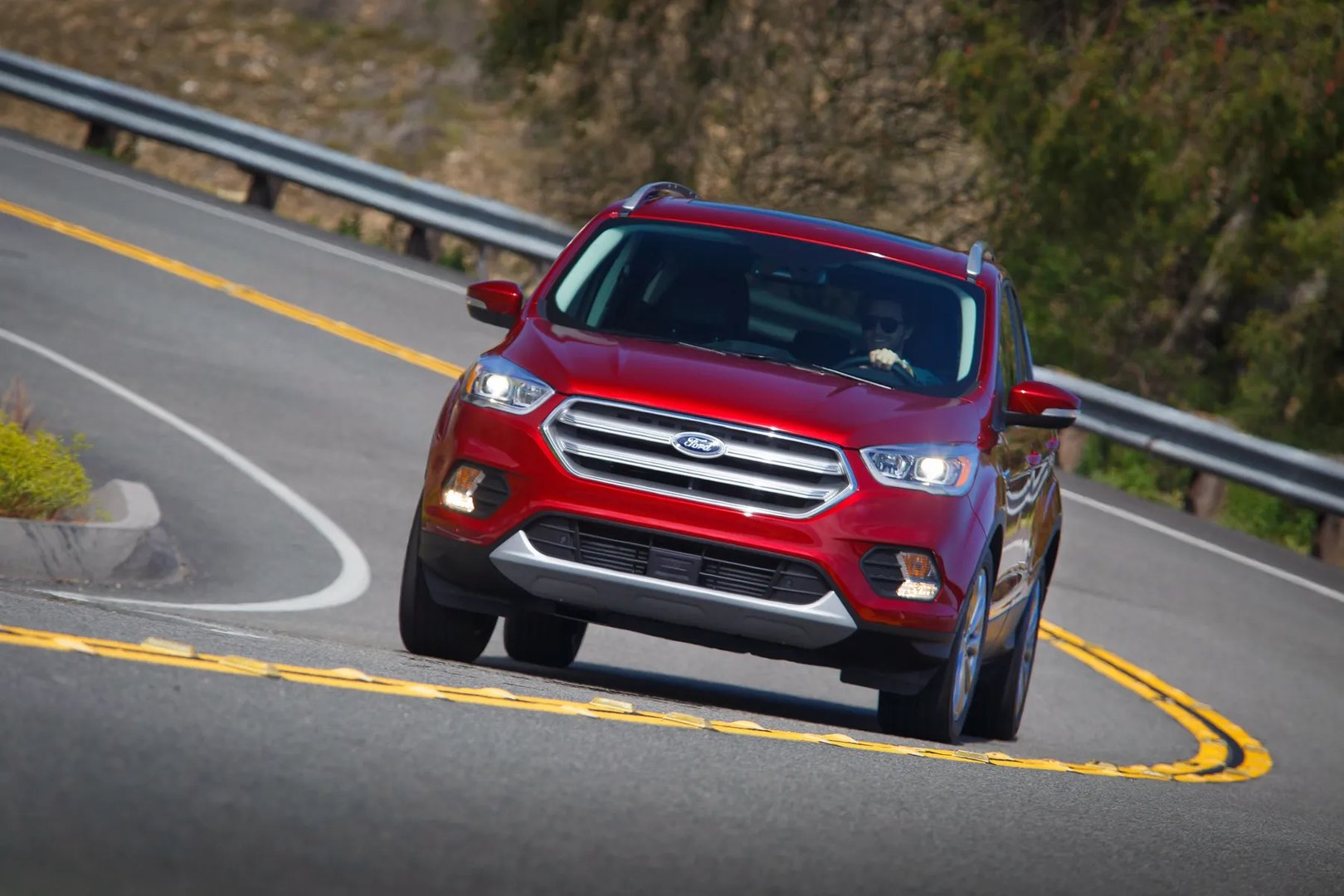 Ford_Escape_3_generation_restyling__SUV_5-doors__4.jpg