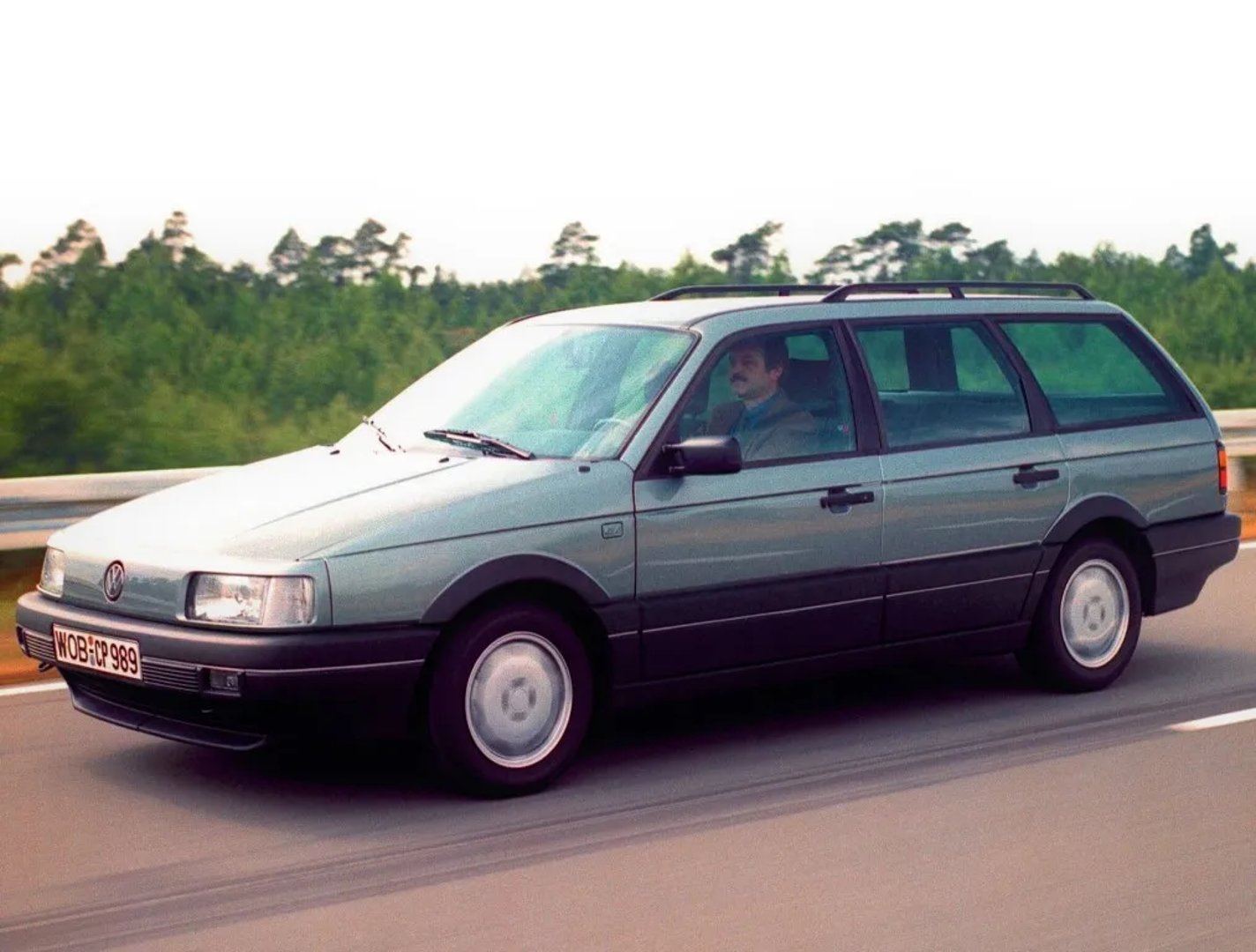 Volkswagen_Passat_3_generation__Estate_5-door__6.jpg